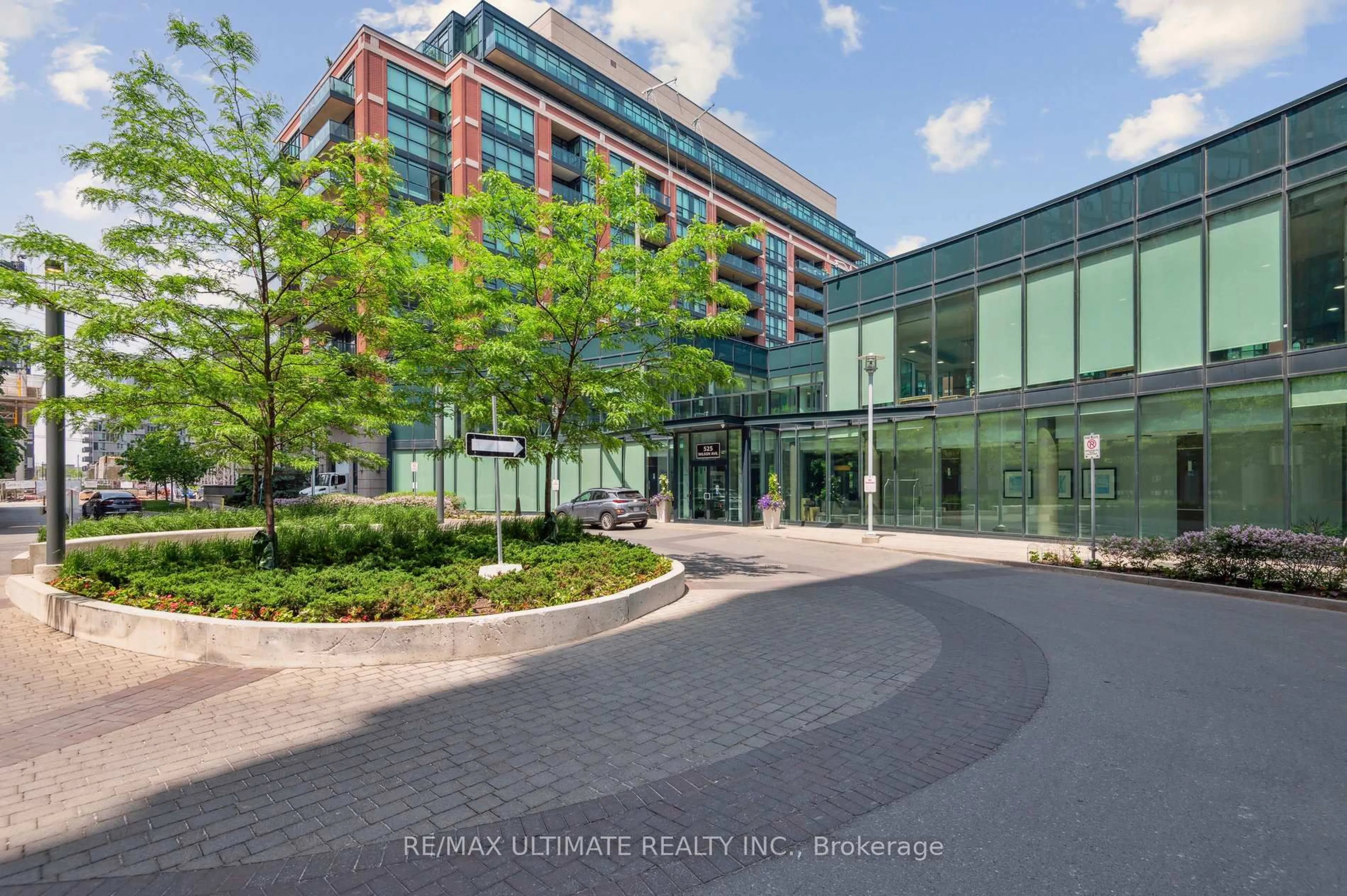 Indoor foyer for 252 Wilson Ave #240, Toronto Ontario M3H 0A7