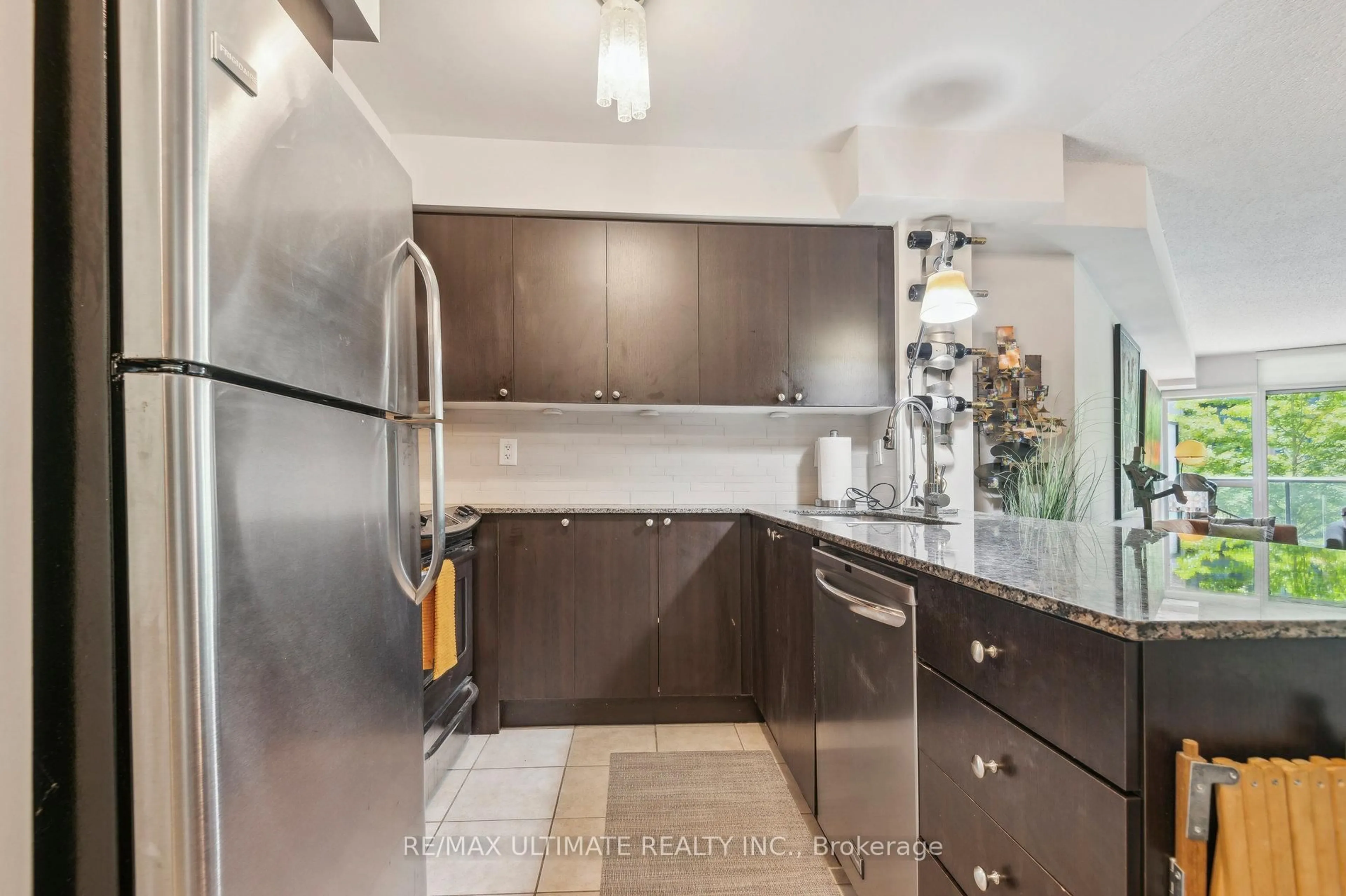 Standard kitchen, ceramic/tile floor for 252 Wilson Ave #240, Toronto Ontario M3H 0A7