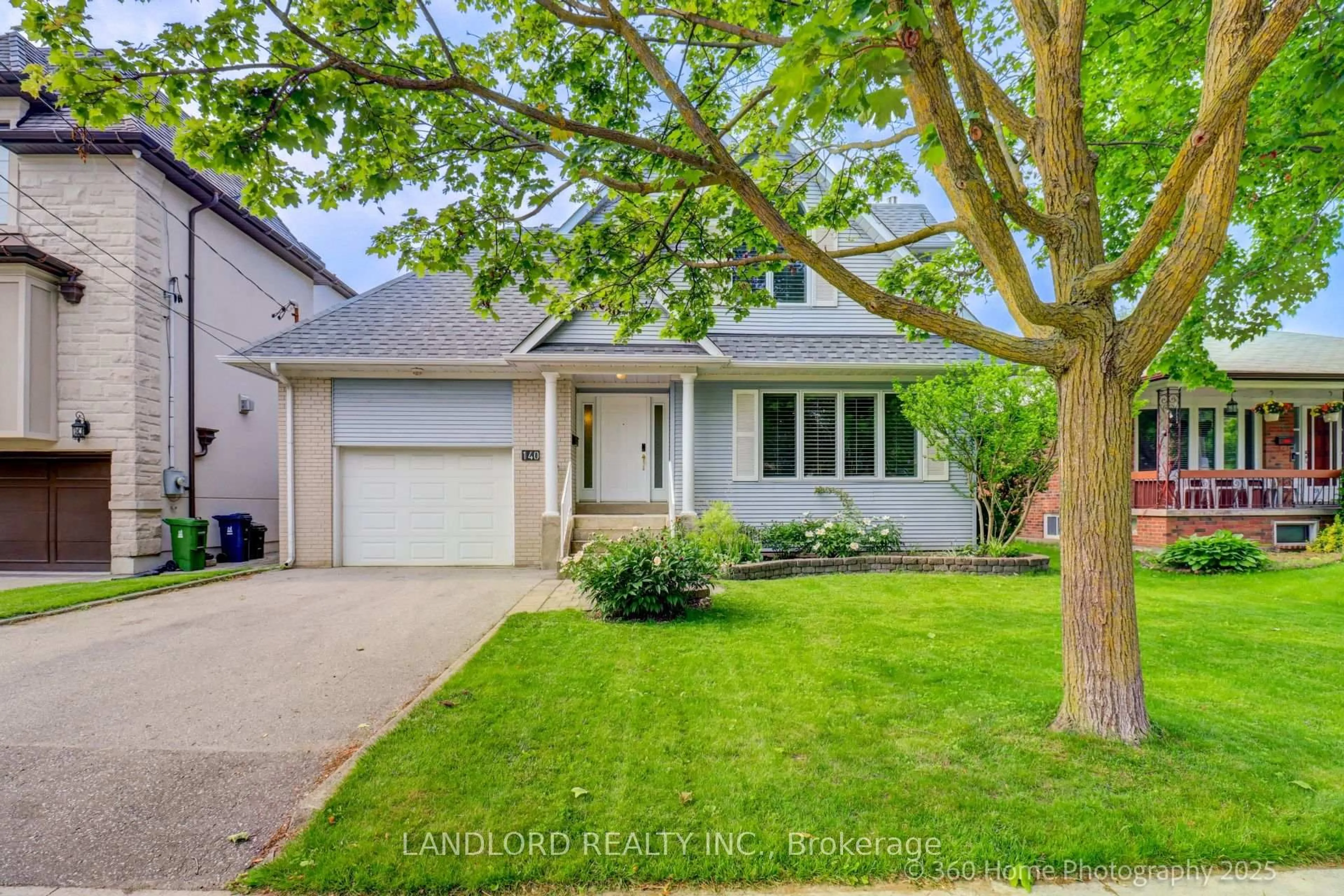 Home with vinyl exterior material, street for 140 Mckee Ave, Toronto Ontario M2N 4C4