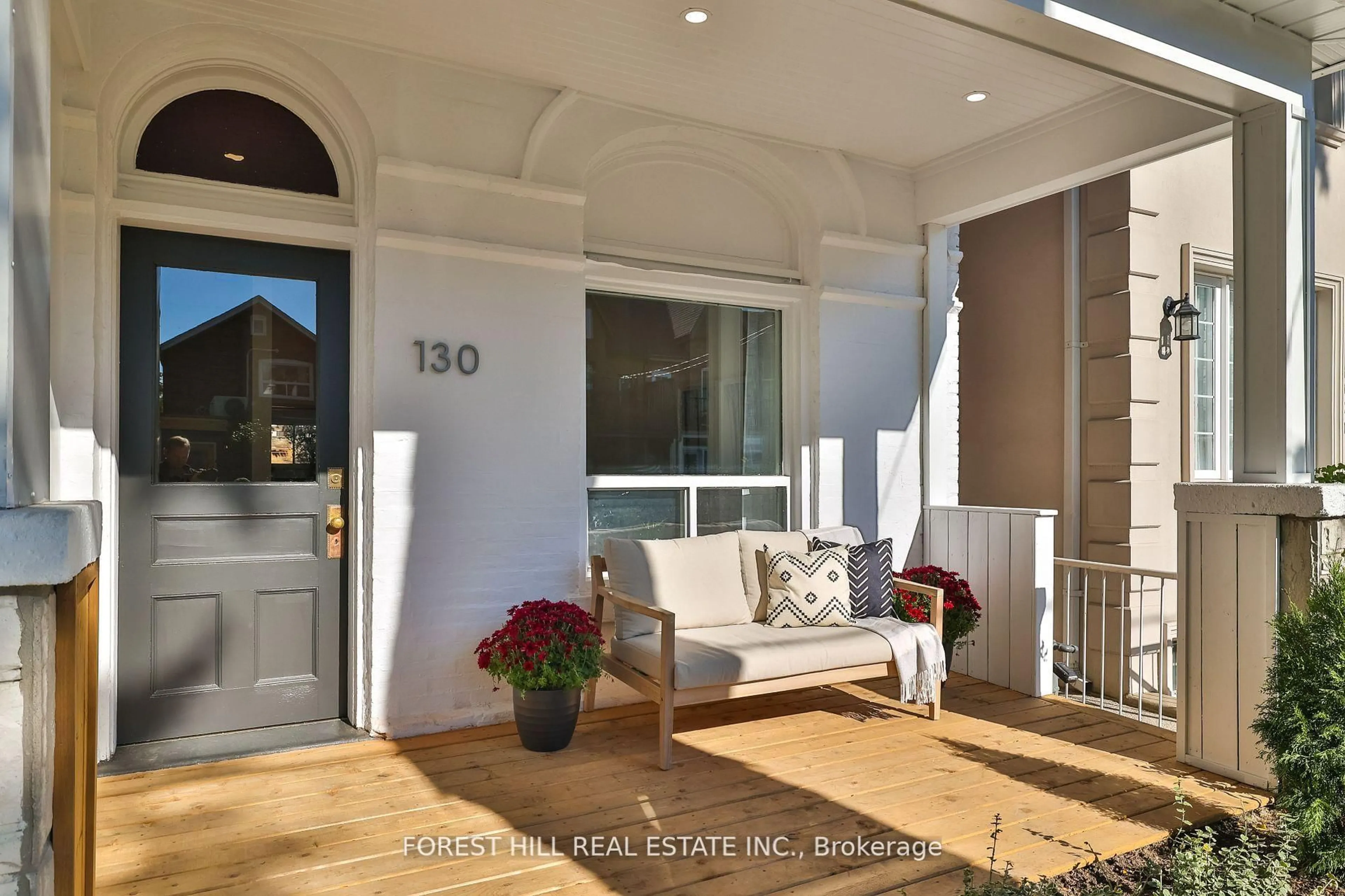 Indoor entryway for 130 Lindsey Ave, Toronto Ontario M6H 1E6