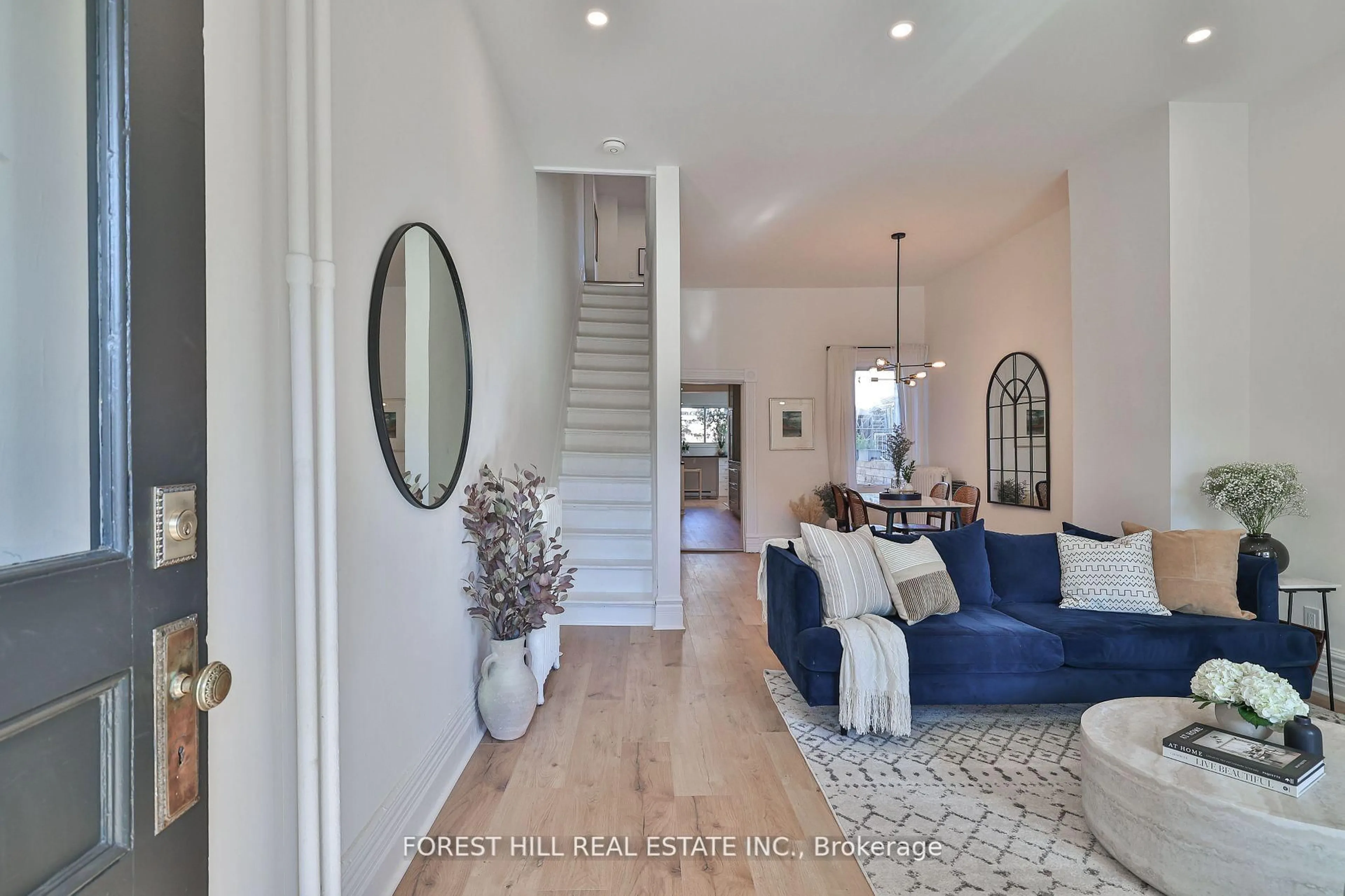 Indoor entryway for 130 Lindsey Ave, Toronto Ontario M6H 1E6
