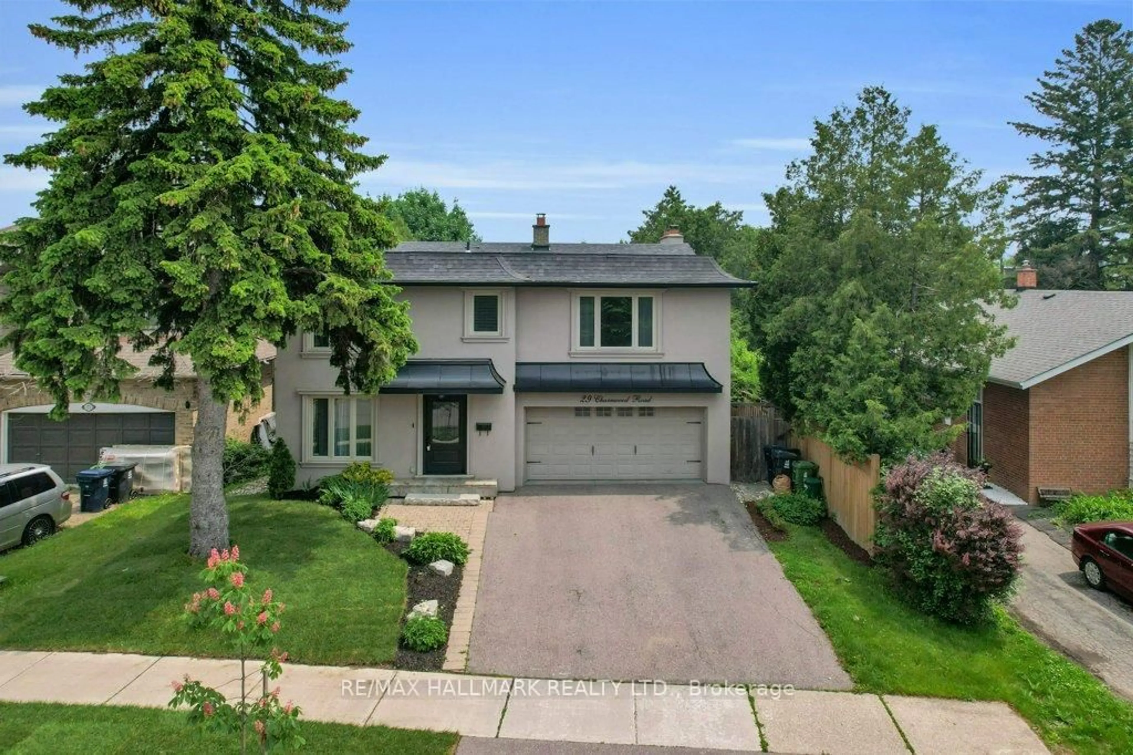A pic from outside/outdoor area/front of a property/back of a property/a pic from drone, street for 29 Charnwood Rd, Toronto Ontario M3B 2P7