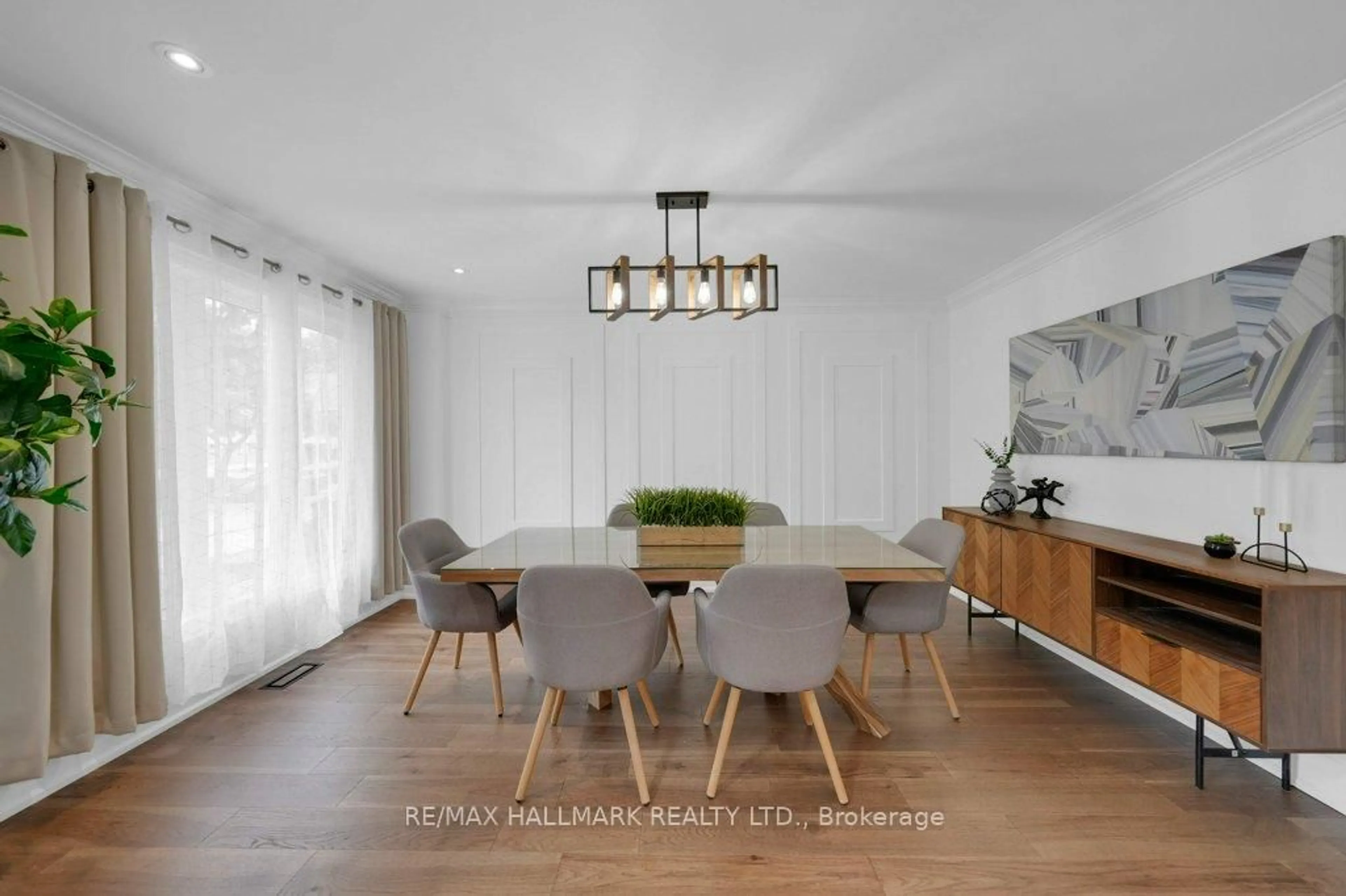 Dining room, wood/laminate floor for 29 Charnwood Rd, Toronto Ontario M3B 2P7