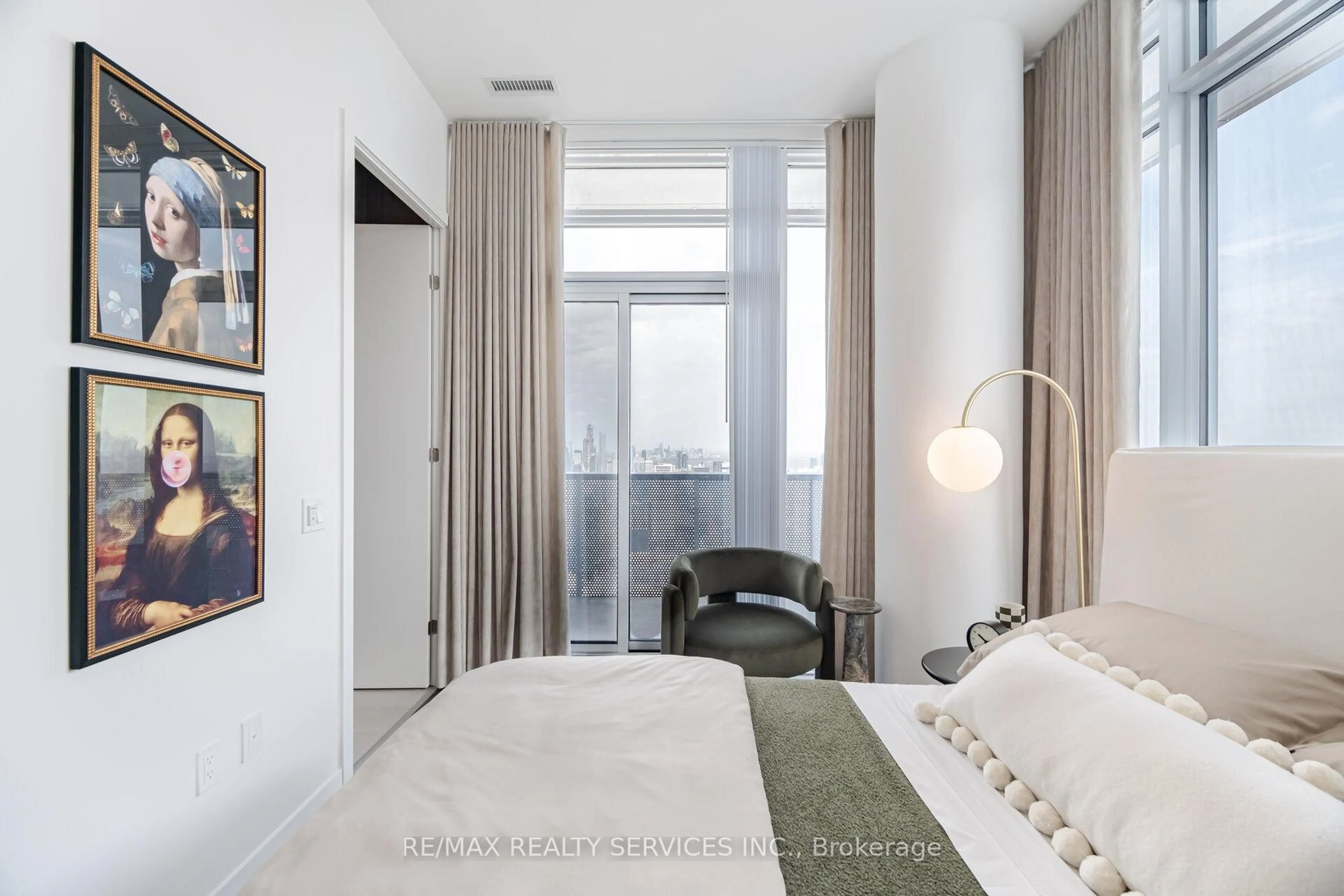 Bedroom with bed, unknown for 138 Downes St #PH103, Toronto Ontario M5E 0E4