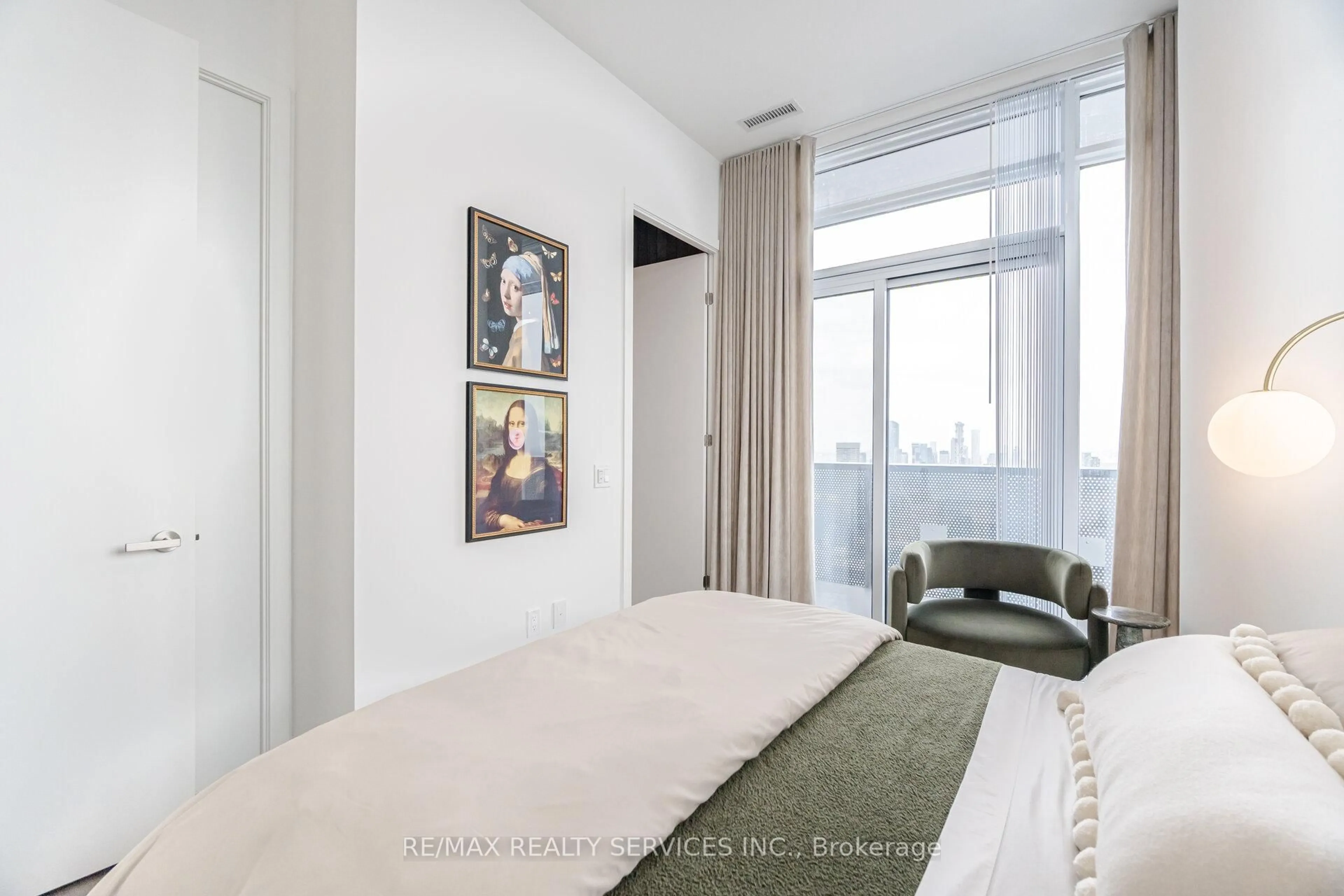 Bedroom with bed, unknown for 138 Downes St #PH103, Toronto Ontario M5E 0E4