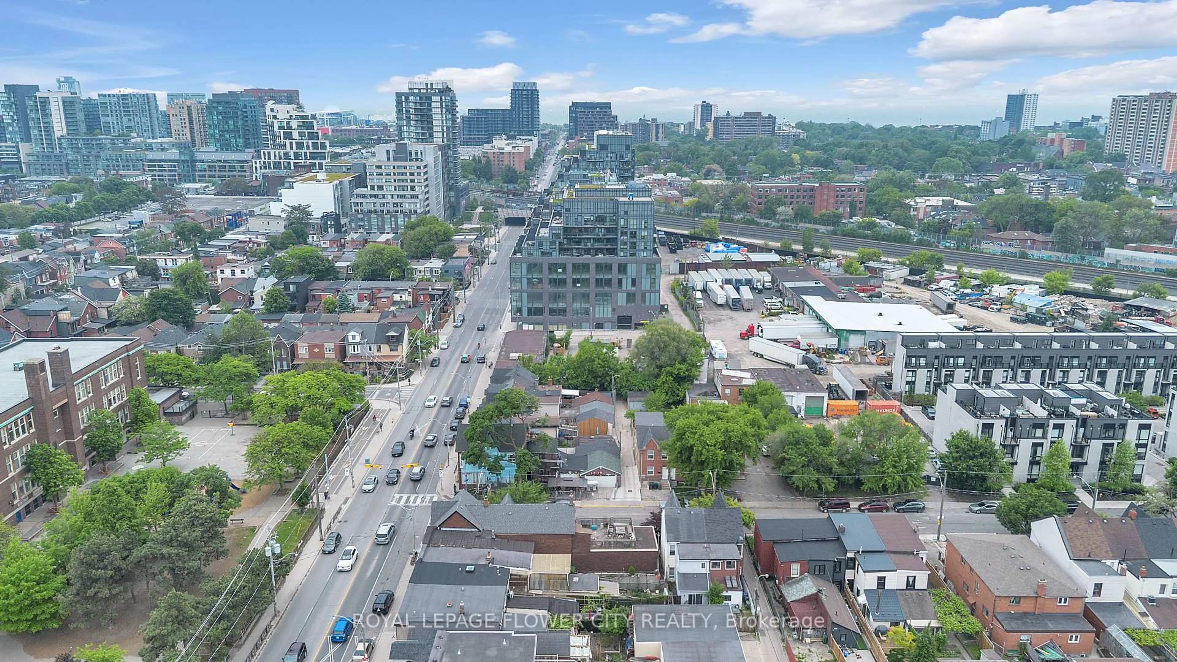 A pic from outside/outdoor area/front of a property/back of a property/a pic from drone, city buildings view from balcony for 500 Dufferin St, Toronto Ontario M6K 2A6
