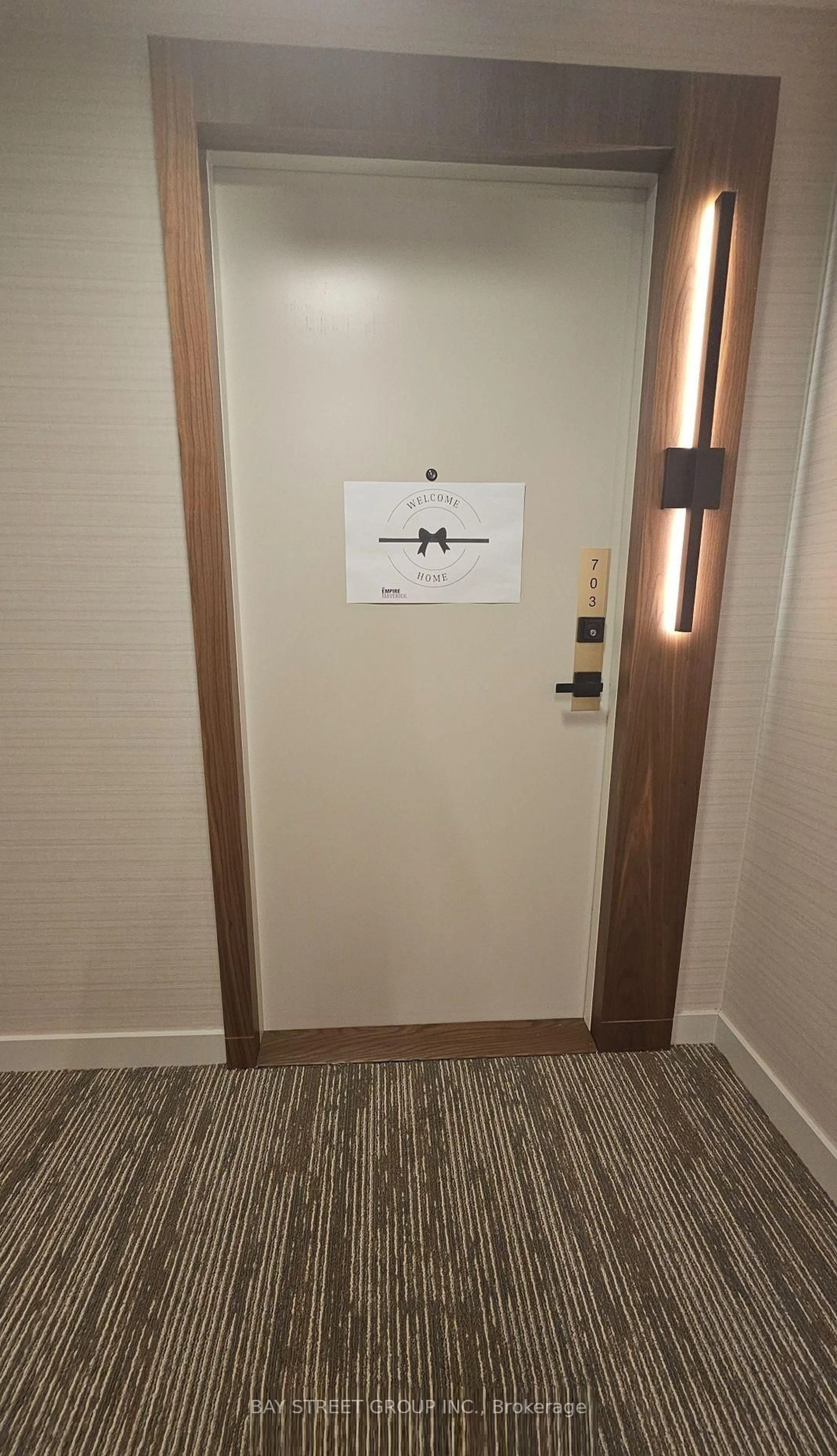 Unknown for 327 King St #703, Toronto Ontario M5V 0W7