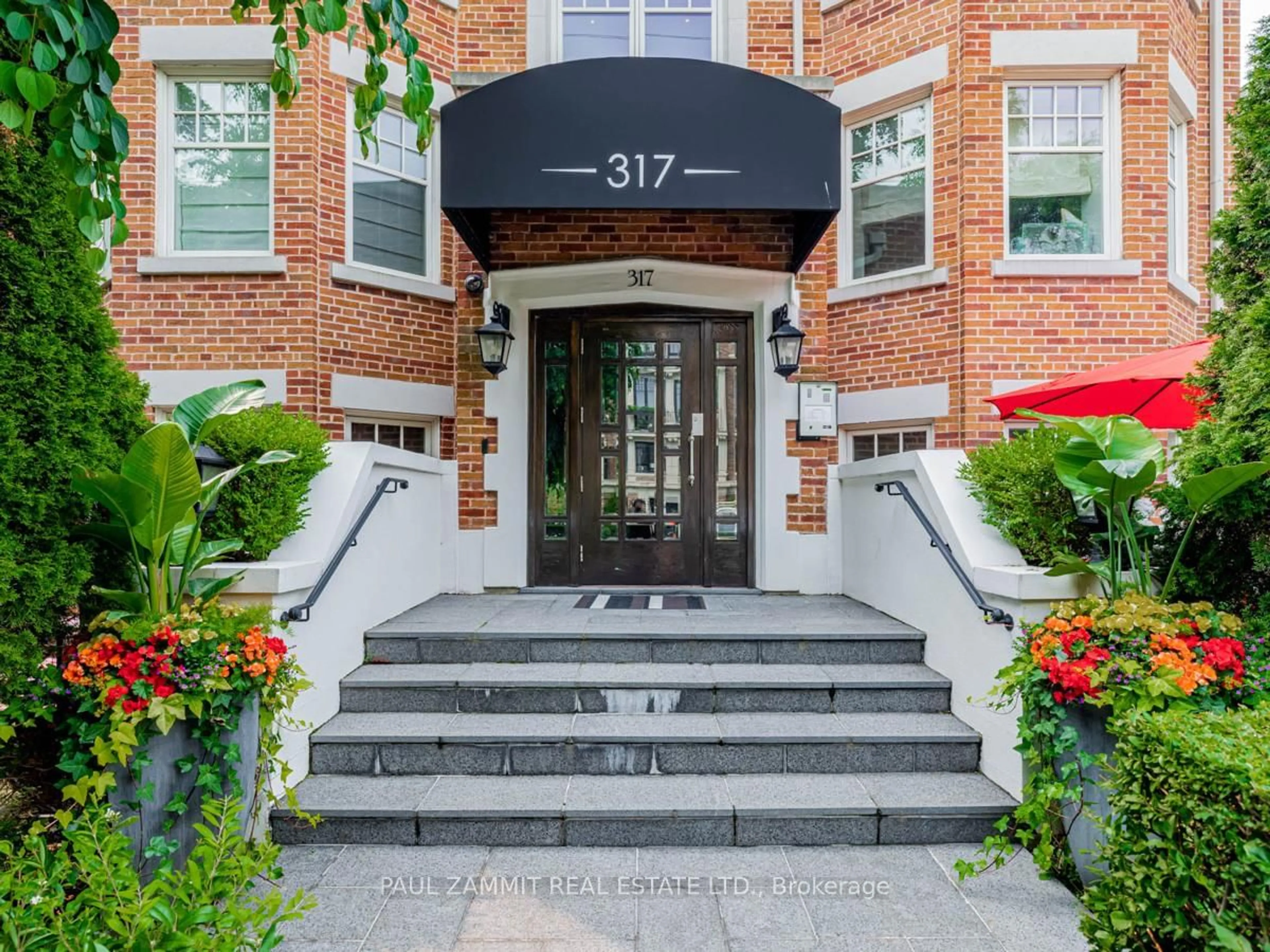 Indoor entryway for 317 Lonsdale Rd #1B, Toronto Ontario M4V 1X3