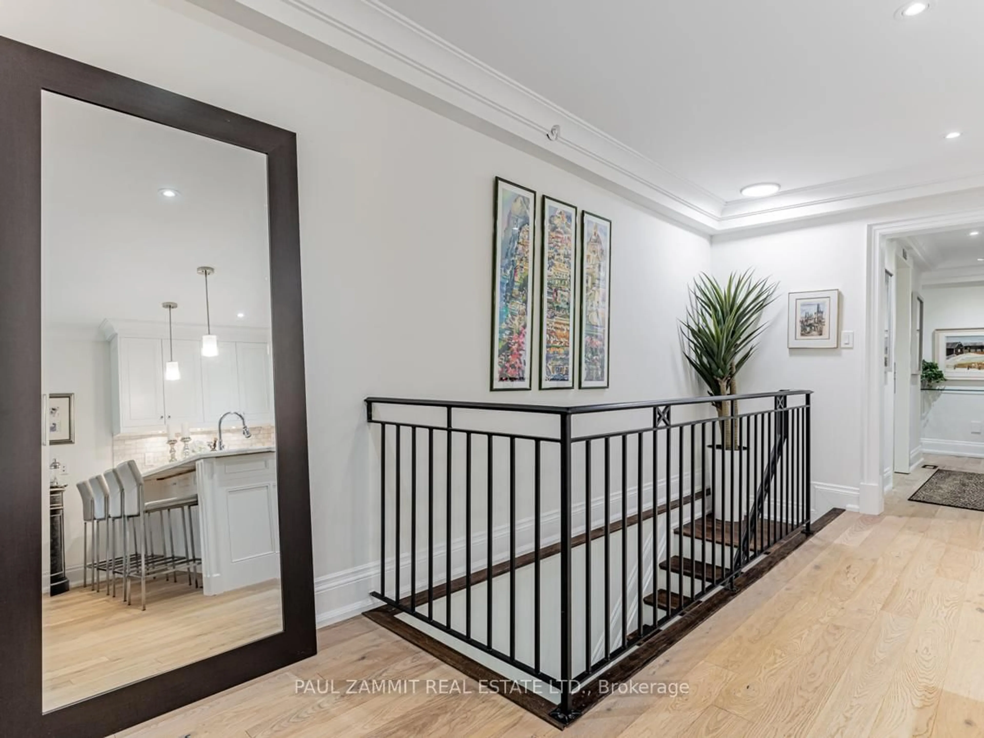 Indoor foyer for 317 Lonsdale Rd #1B, Toronto Ontario M4V 1X3