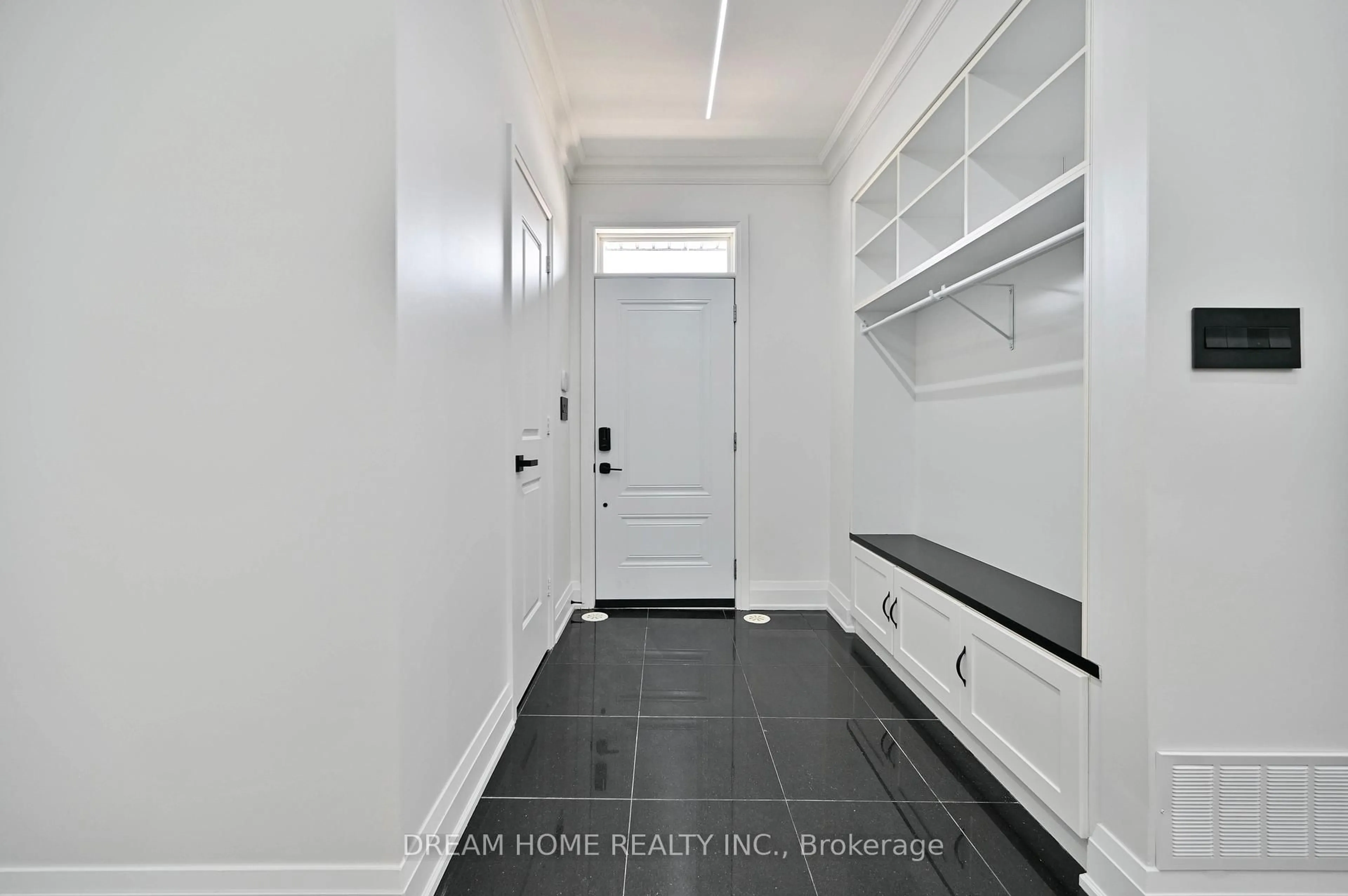 Indoor entryway for 9 Oakburn Cres #Th 28, Toronto Ontario M2N 2T5