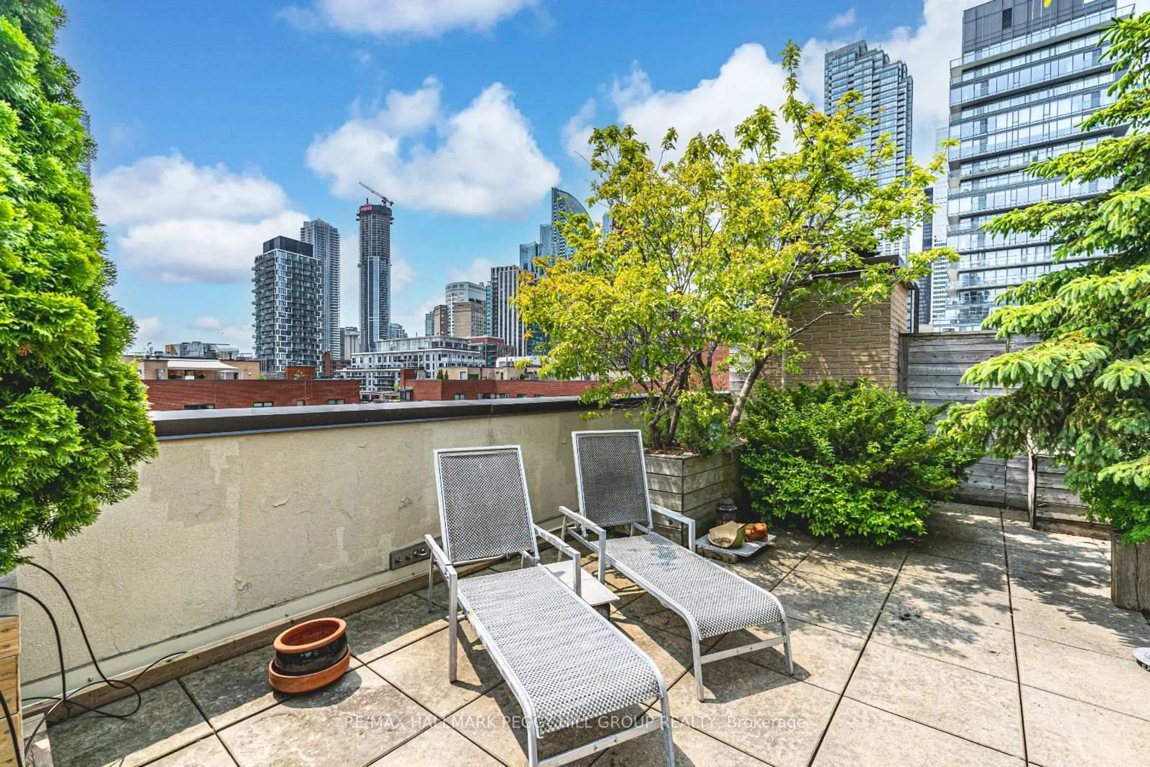 Patio, city buildings view from balcony for 80 Front St #824, Toronto Ontario M5E 1T4