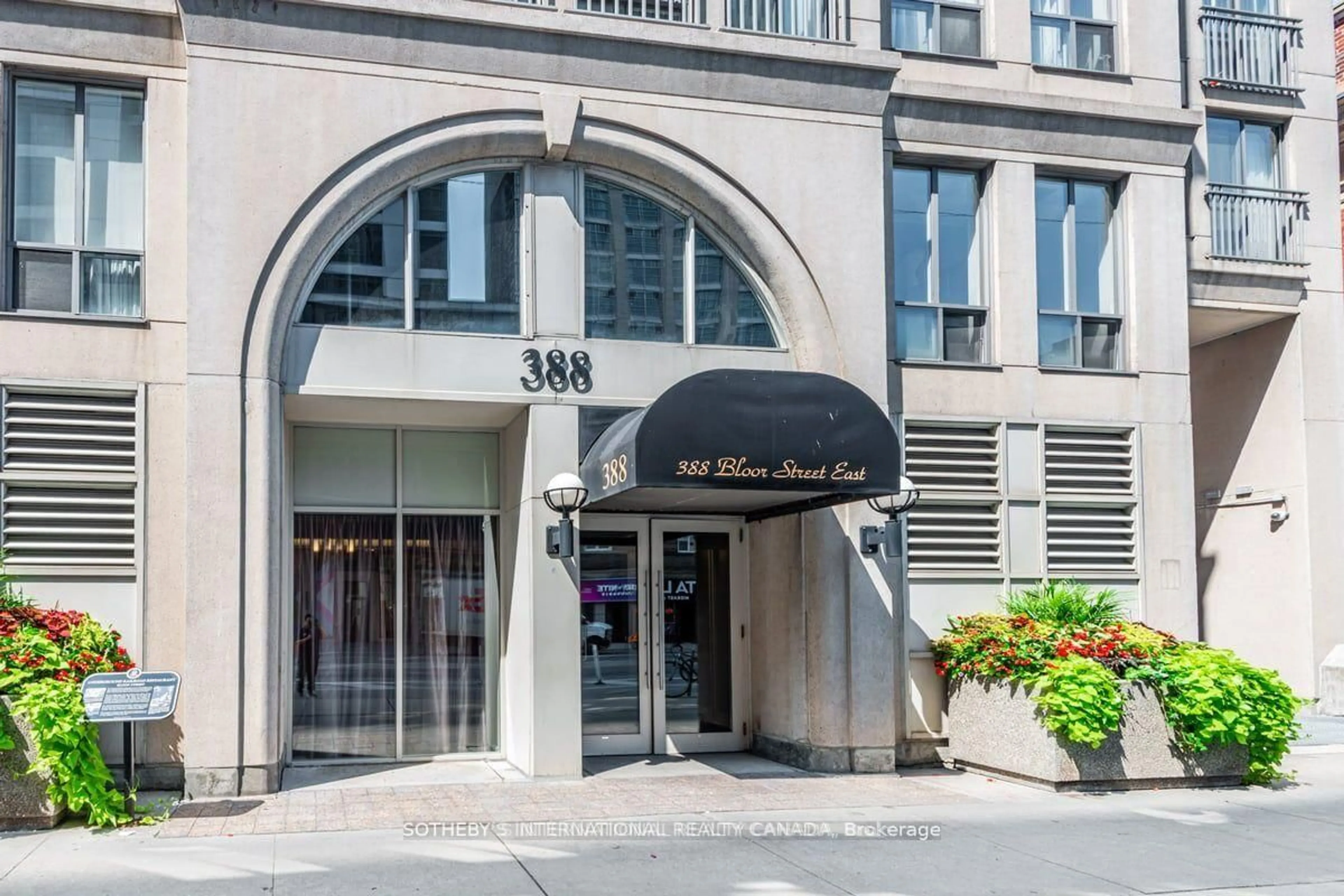Indoor foyer for 388 Bloor St #1902, Toronto Ontario M4W 3W9
