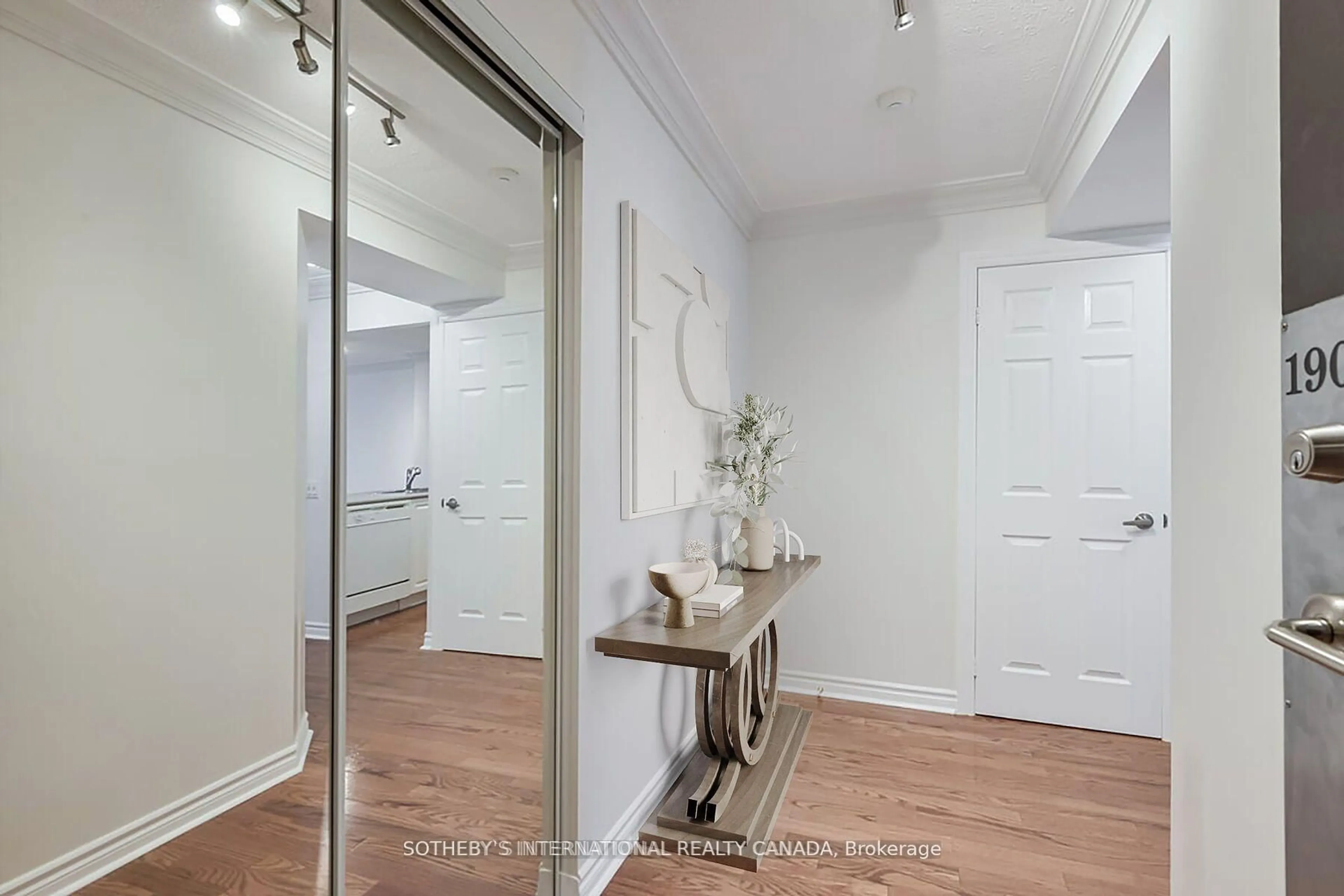 Indoor entryway for 388 Bloor St #1902, Toronto Ontario M4W 3W9
