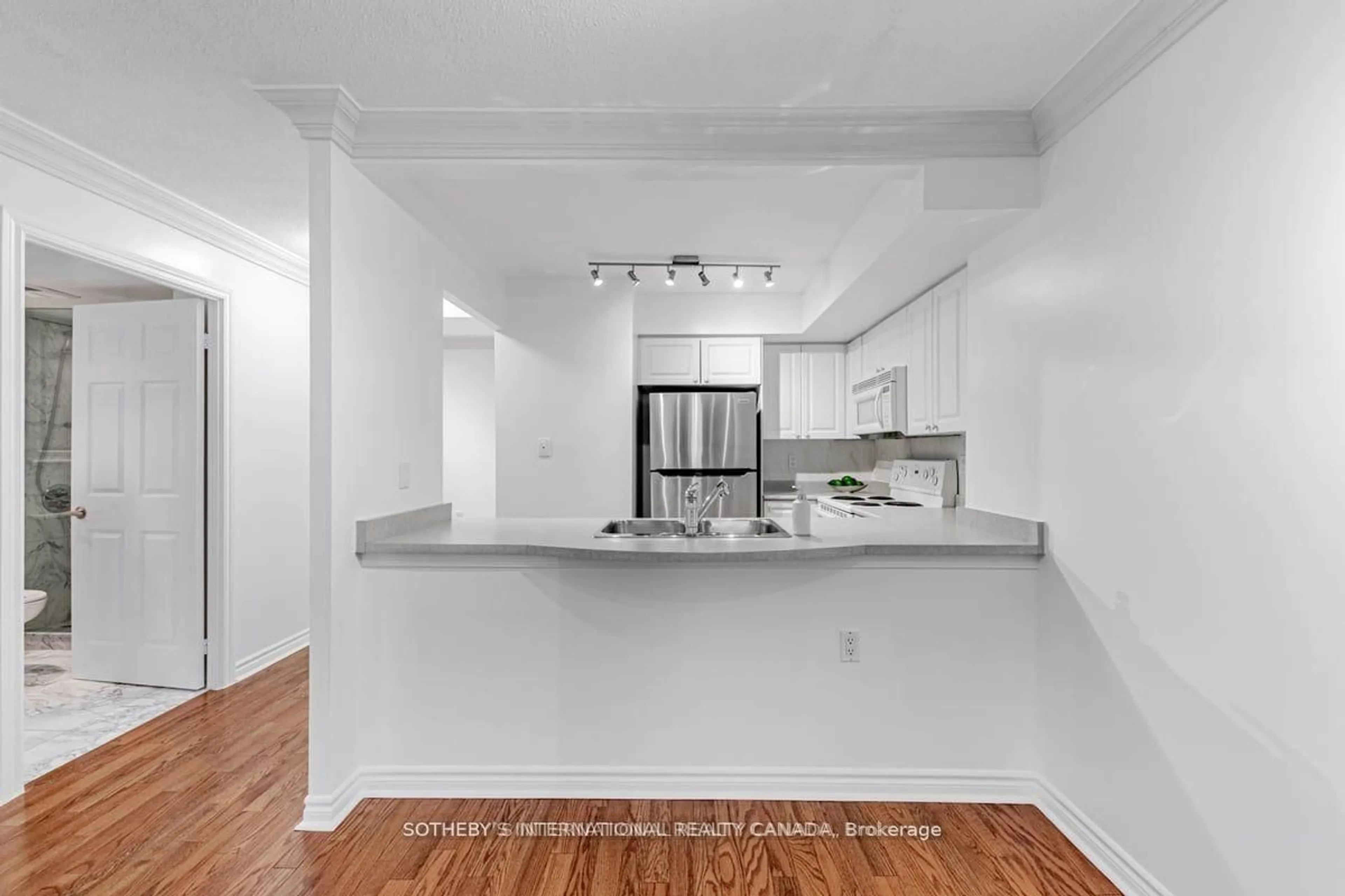 Standard kitchen, unknown for 388 Bloor St #1902, Toronto Ontario M4W 3W9