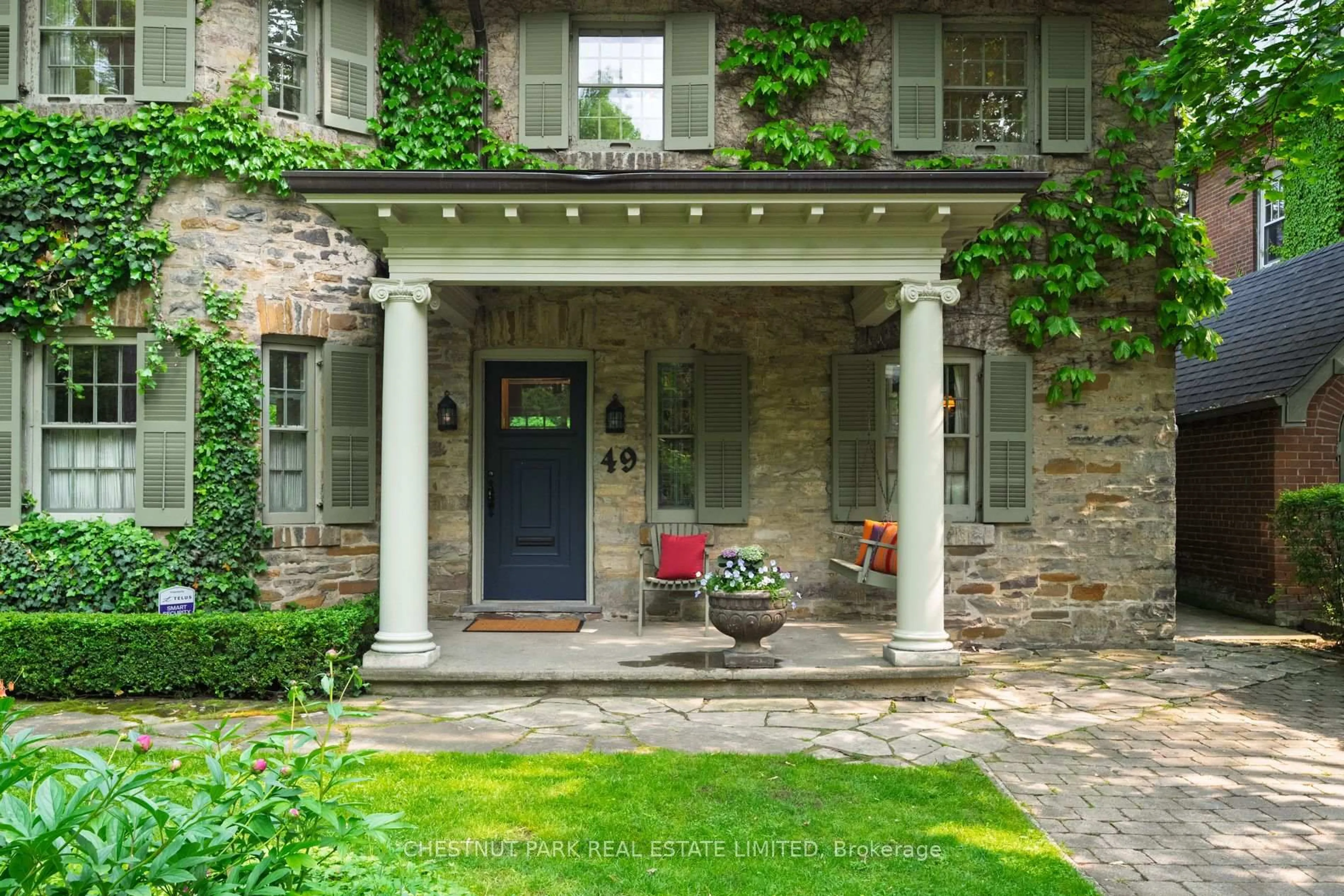 Indoor entryway for 49 Roxborough St, Toronto Ontario M4W 1V5