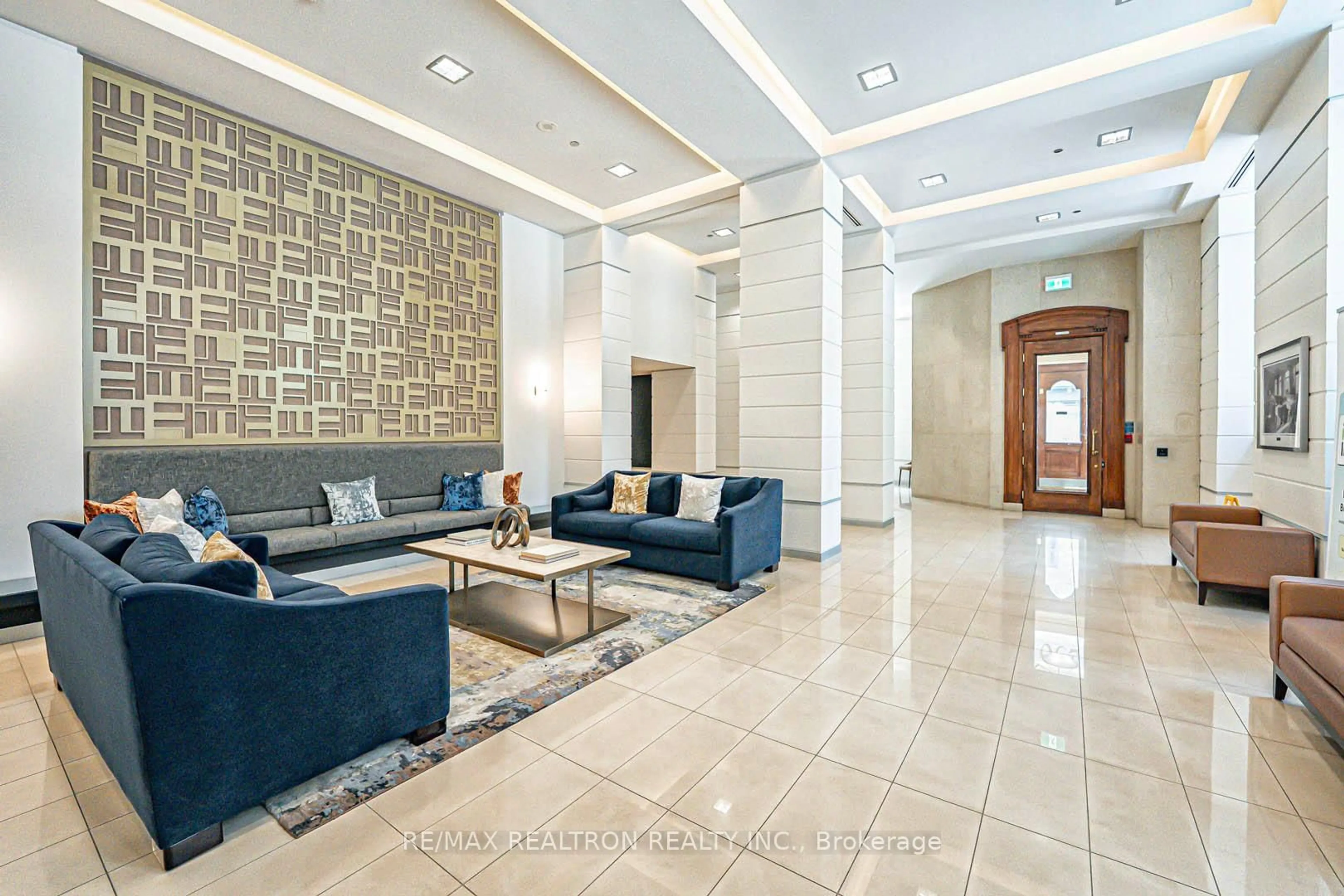 Lobby for 230 King St #318, Toronto Ontario M5A 1K5