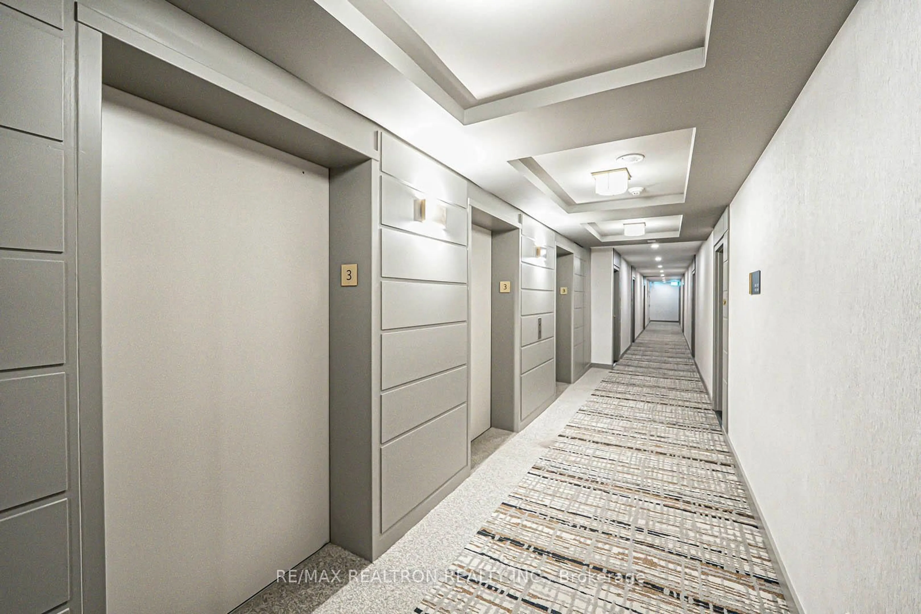 Indoor foyer for 230 King St #318, Toronto Ontario M5A 1K5
