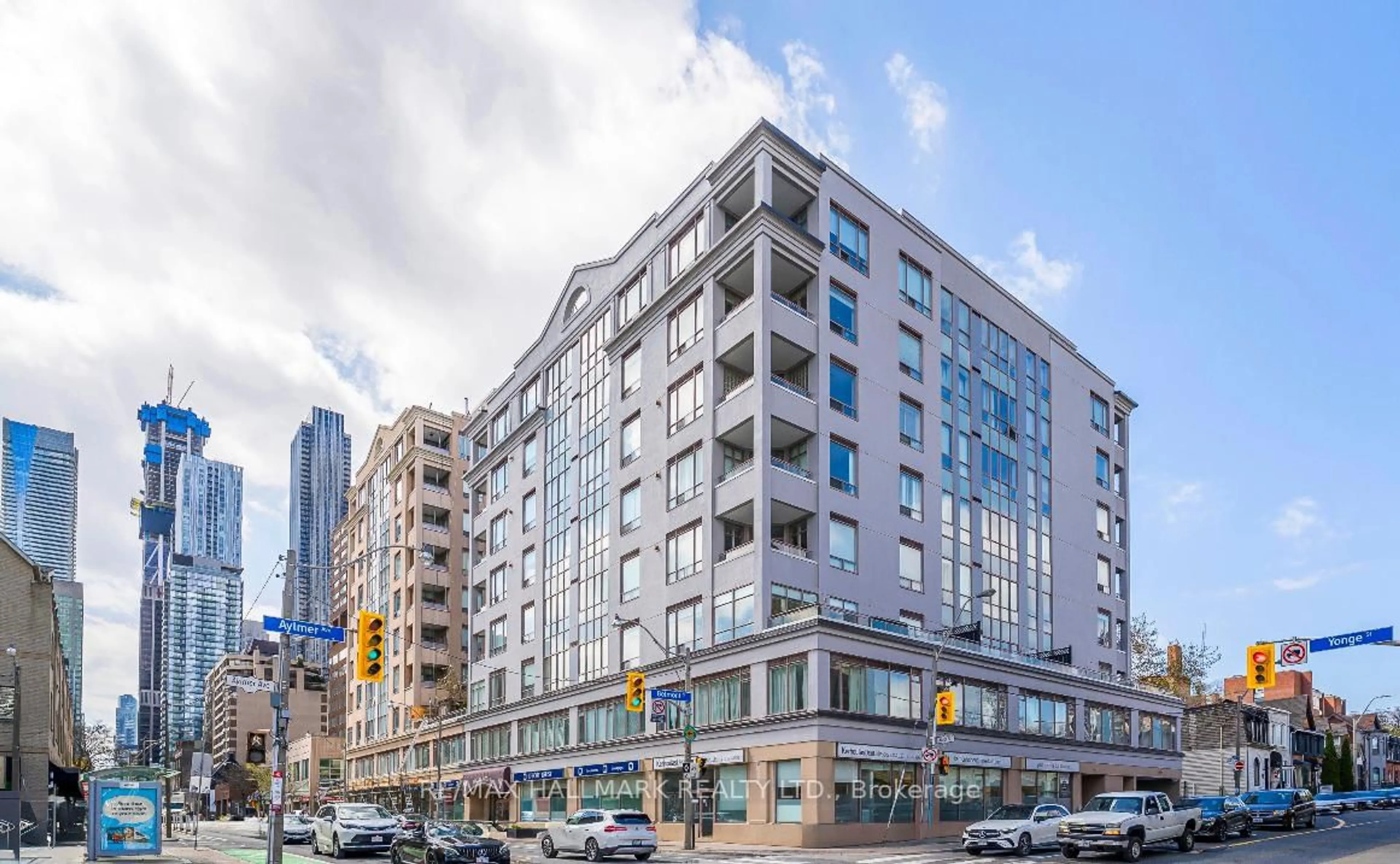 Patio, building for 980 Yonge St #706, Toronto Ontario M4W 3V8