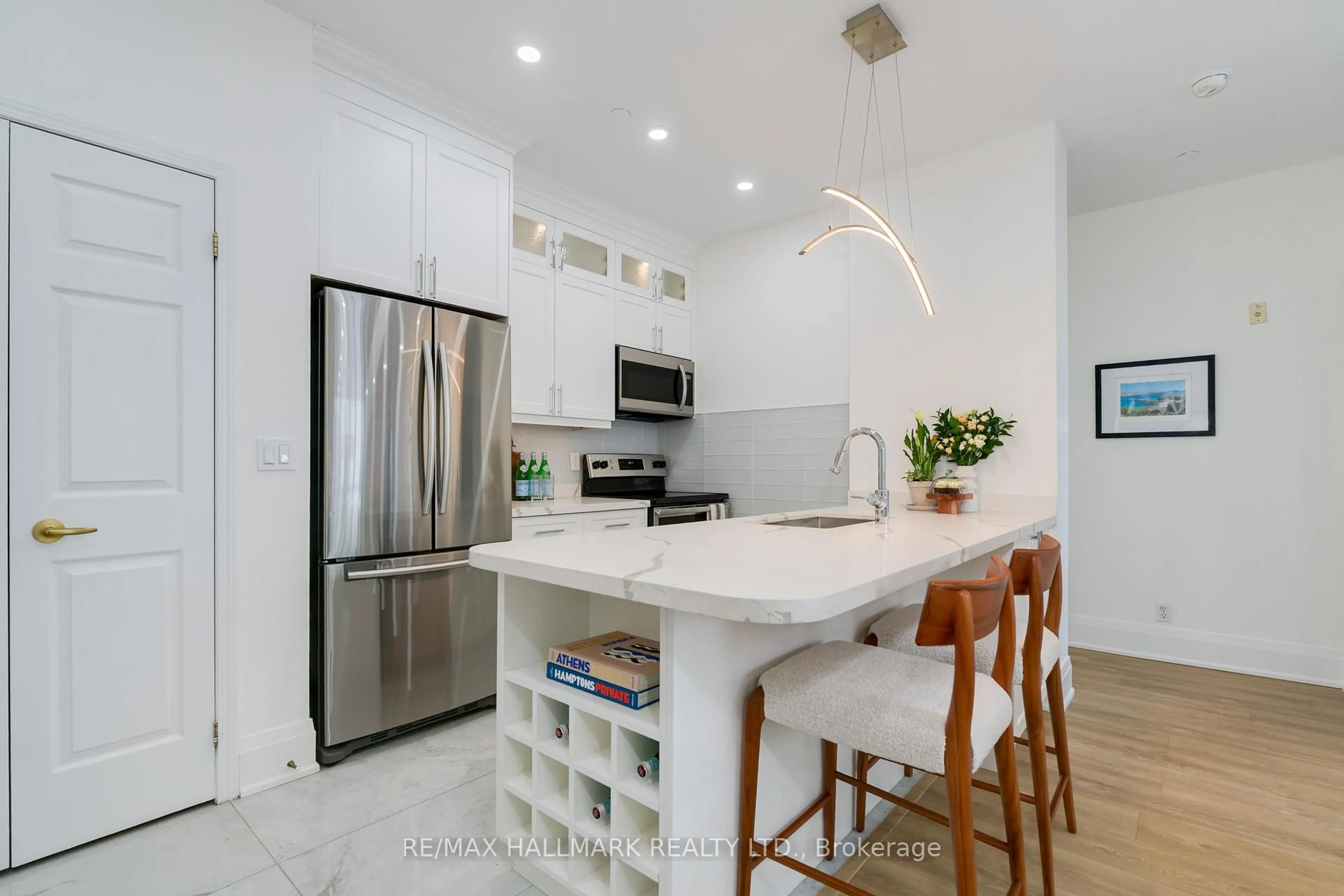 Contemporary kitchen, ceramic/tile floor for 980 Yonge St #706, Toronto Ontario M4W 3V8