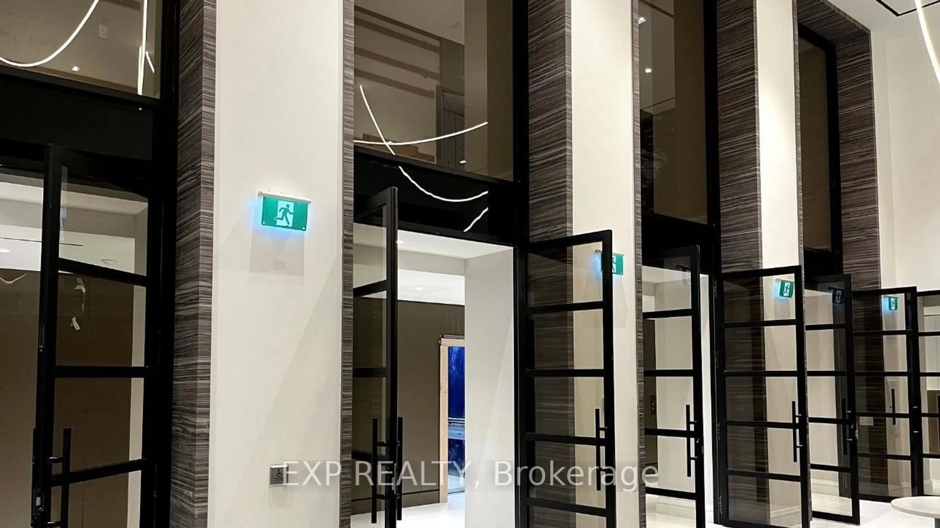Indoor foyer for 39 Roehampton Ave #306, Toronto Ontario M4P 1P9