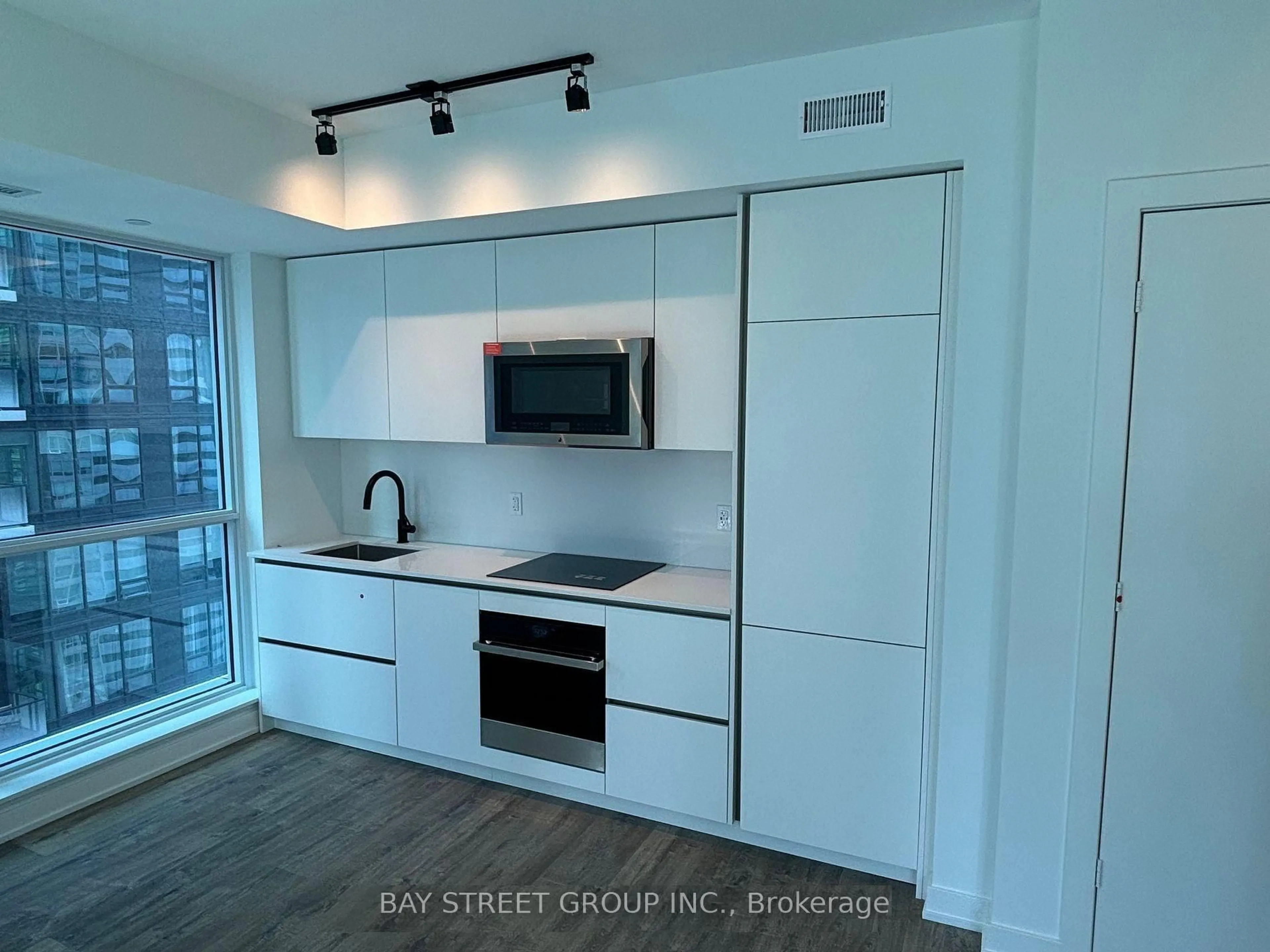 Standard kitchen, unknown for 327 King St #2302, Toronto Ontario M5V 0W7