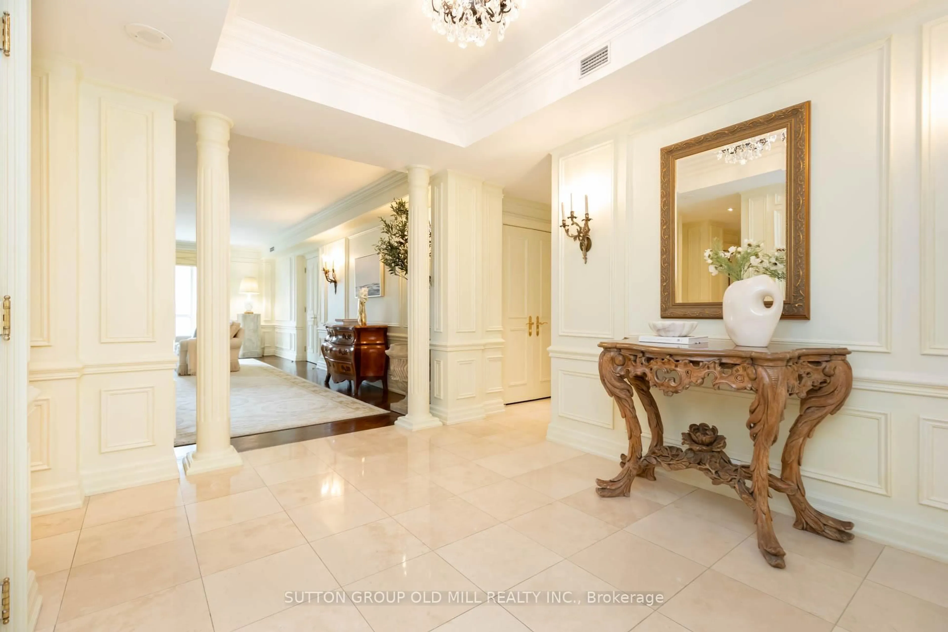 Indoor foyer for 38 Avenue Rd #700, Toronto Ontario M5R 2G2