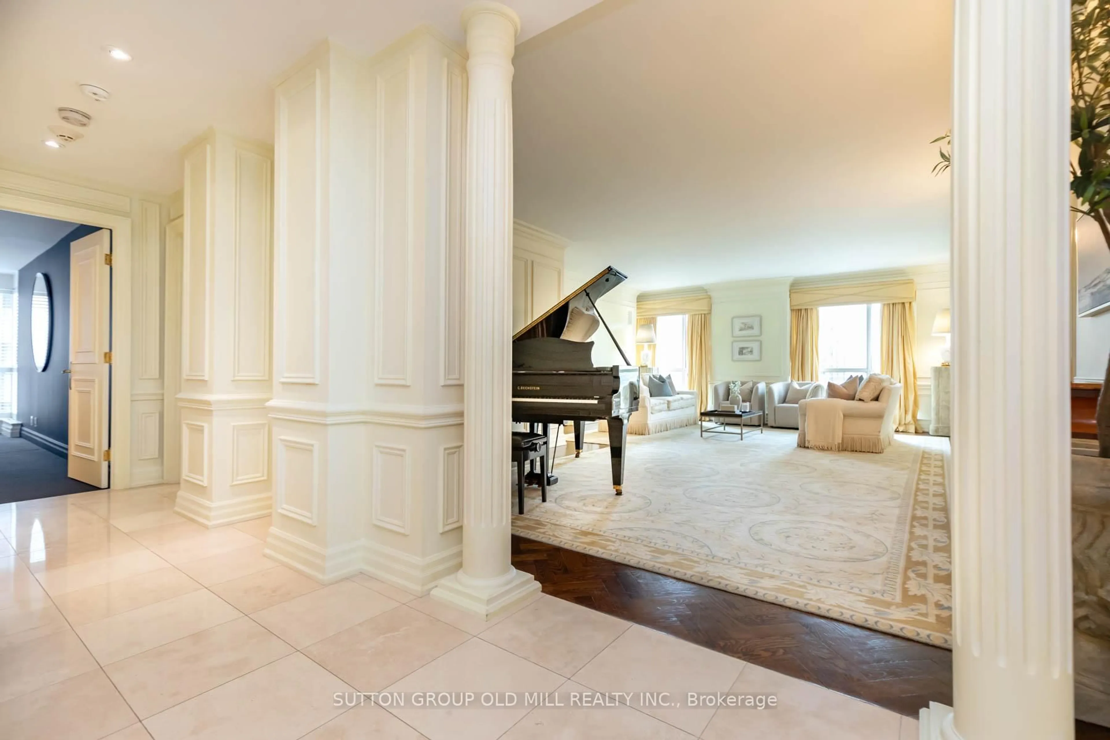 Indoor foyer for 38 Avenue Rd #700, Toronto Ontario M5R 2G2