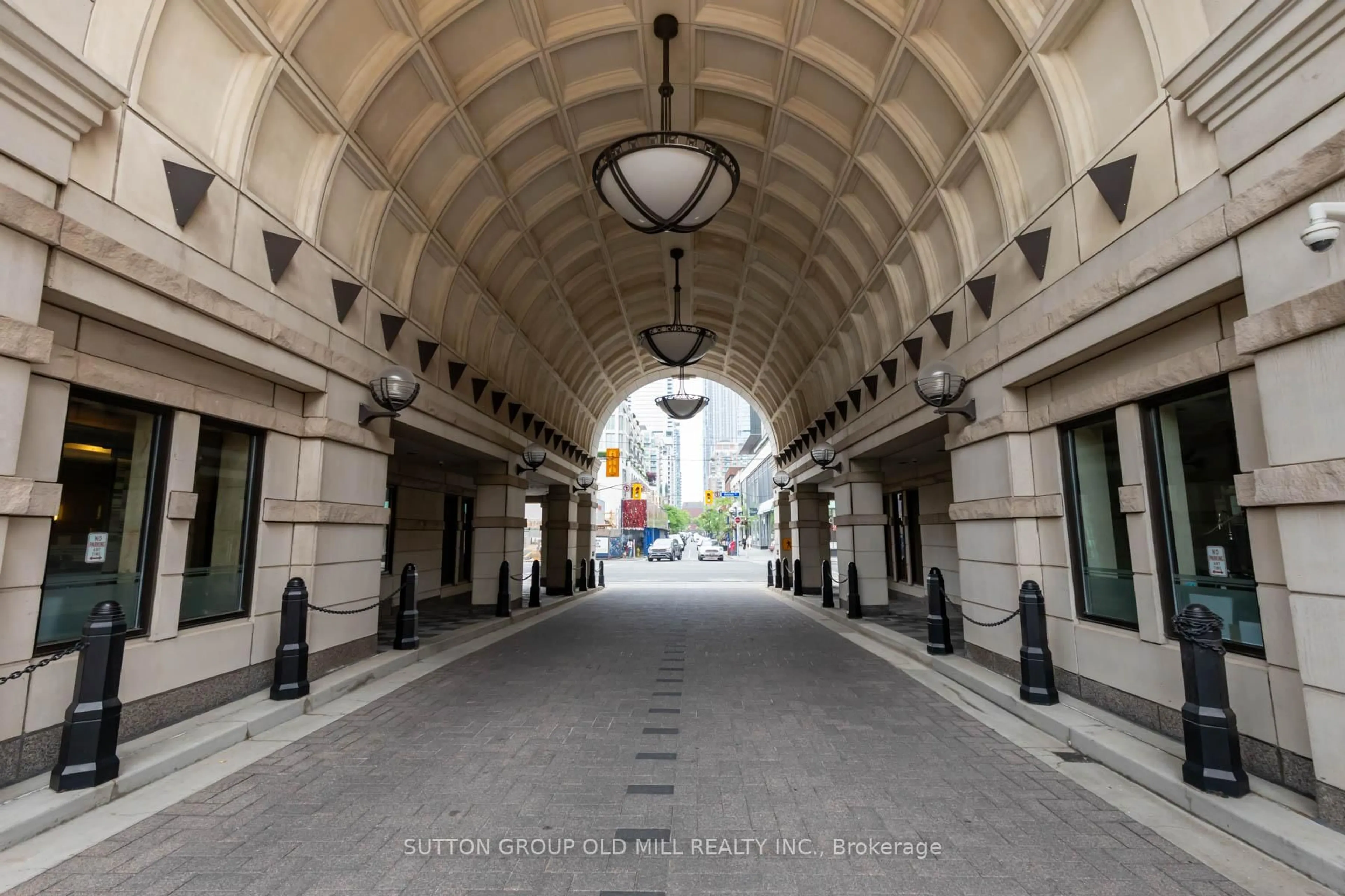 Unknown for 38 Avenue Rd #700, Toronto Ontario M5R 2G2