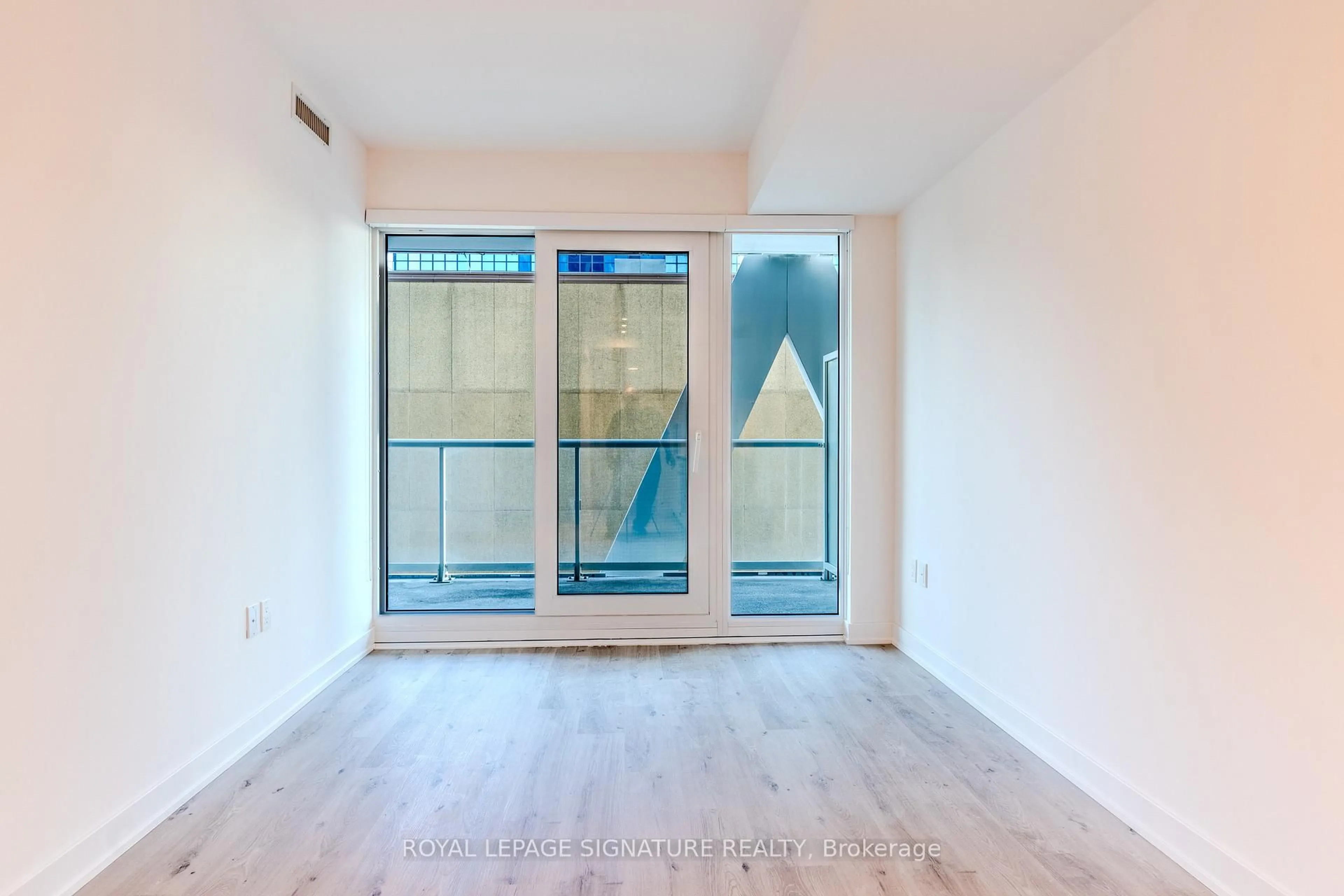 A pic of a room for 230 Simcoe St #1532, Toronto Ontario M5T 1T4