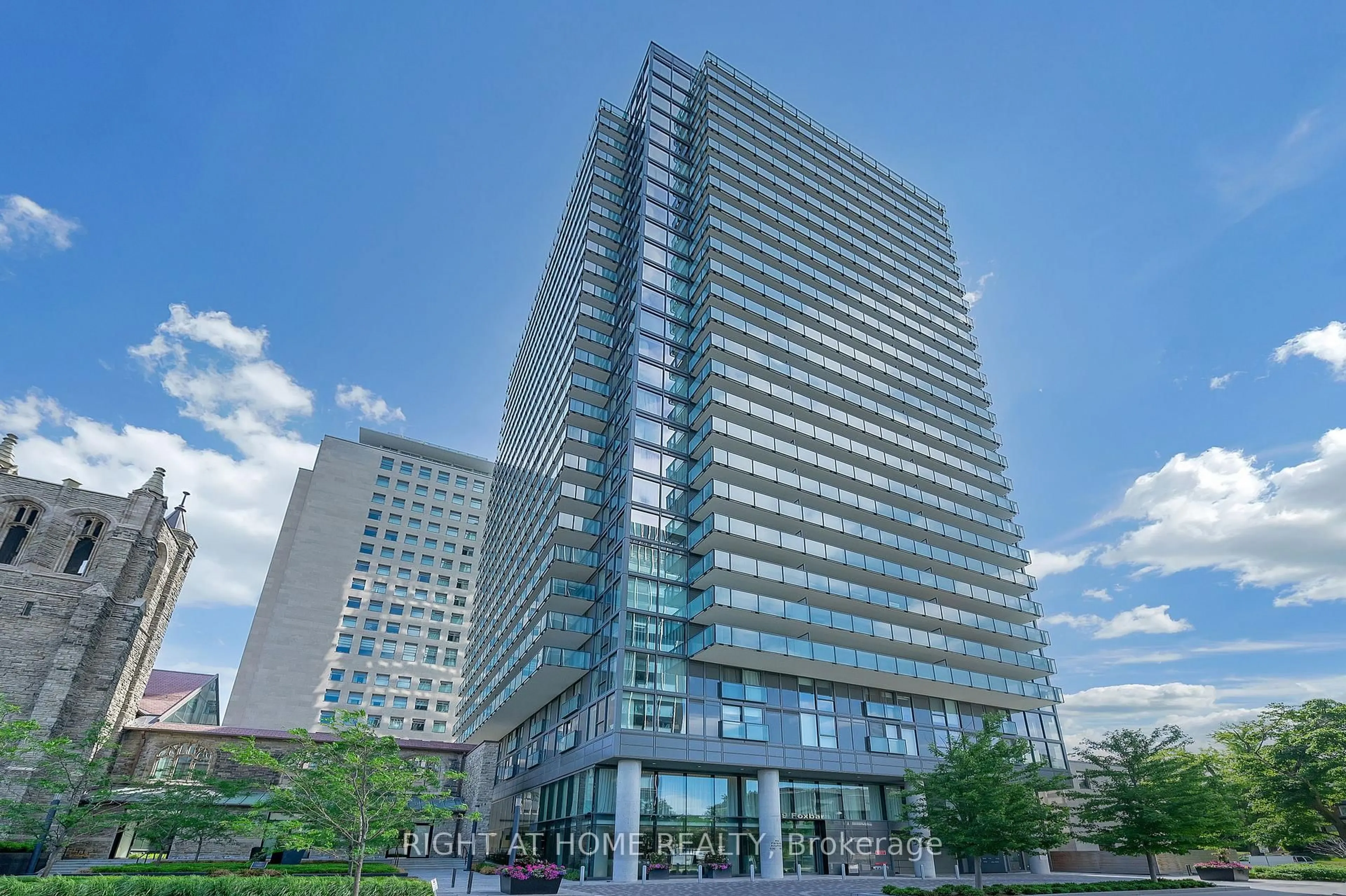 Indoor foyer for 99 Foxbar Rd #2110, Toronto Ontario M4V 0B2