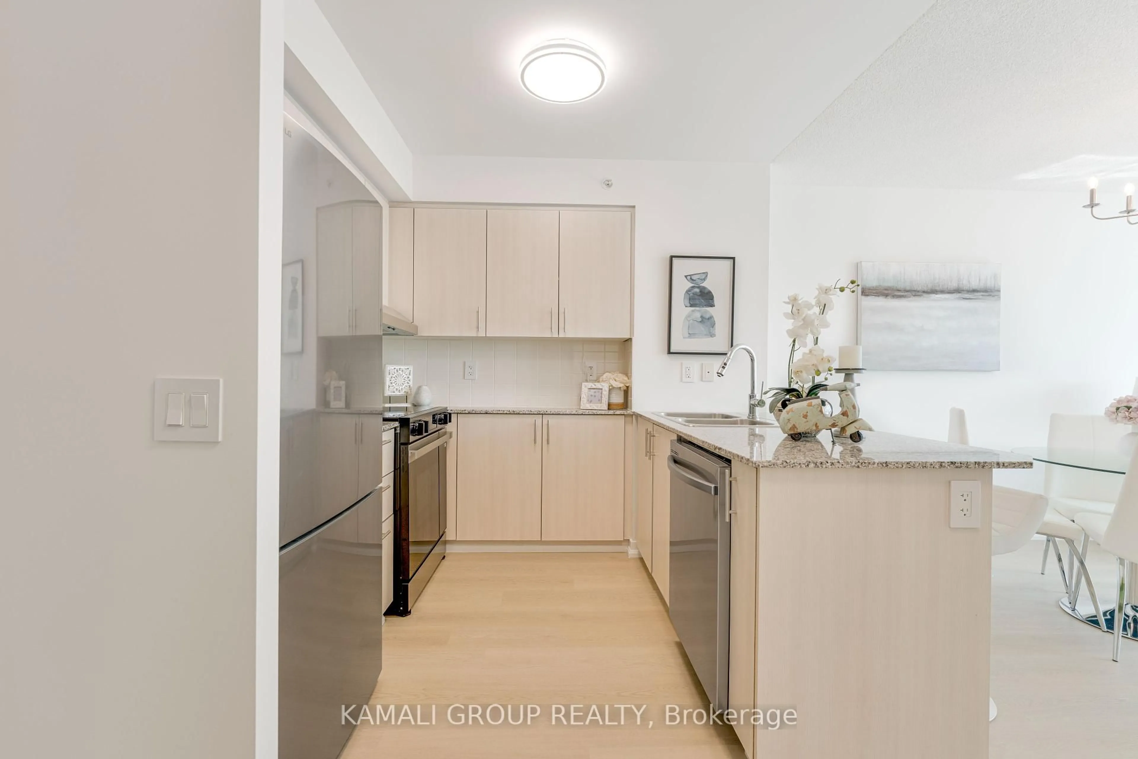 Standard kitchen, unknown for 5740 Yonge St #1608, Toronto Ontario M2M 0B1