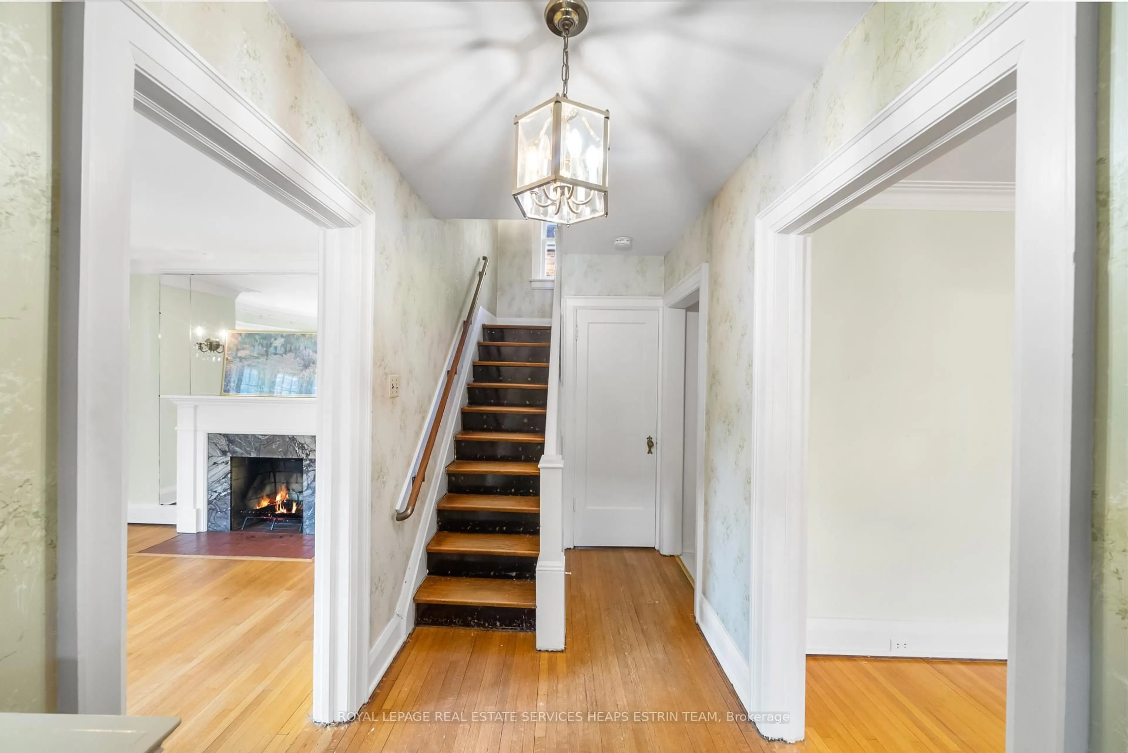 Indoor foyer for 85 McRae Dr, Toronto Ontario M4G 1S6