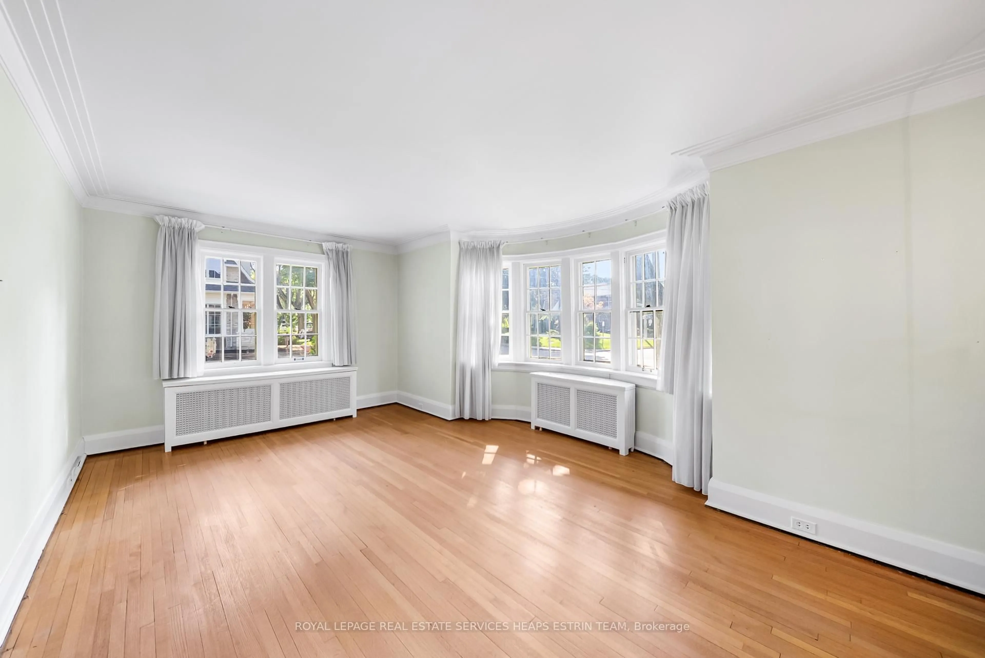 A pic of a room for 85 McRae Dr, Toronto Ontario M4G 1S6