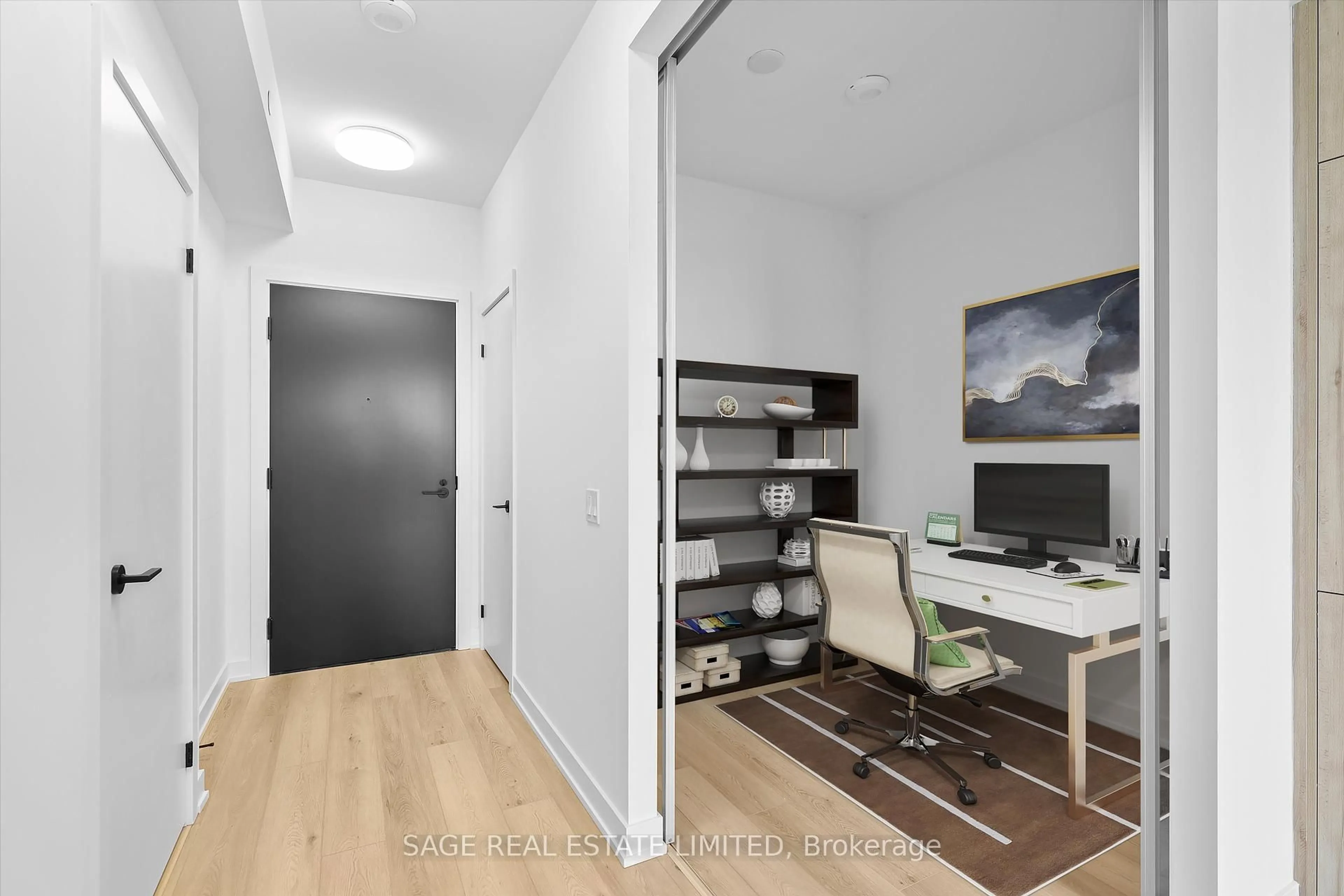 Indoor entryway for 117 Broadway Ave #2208, Toronto Ontario M4P 1V3