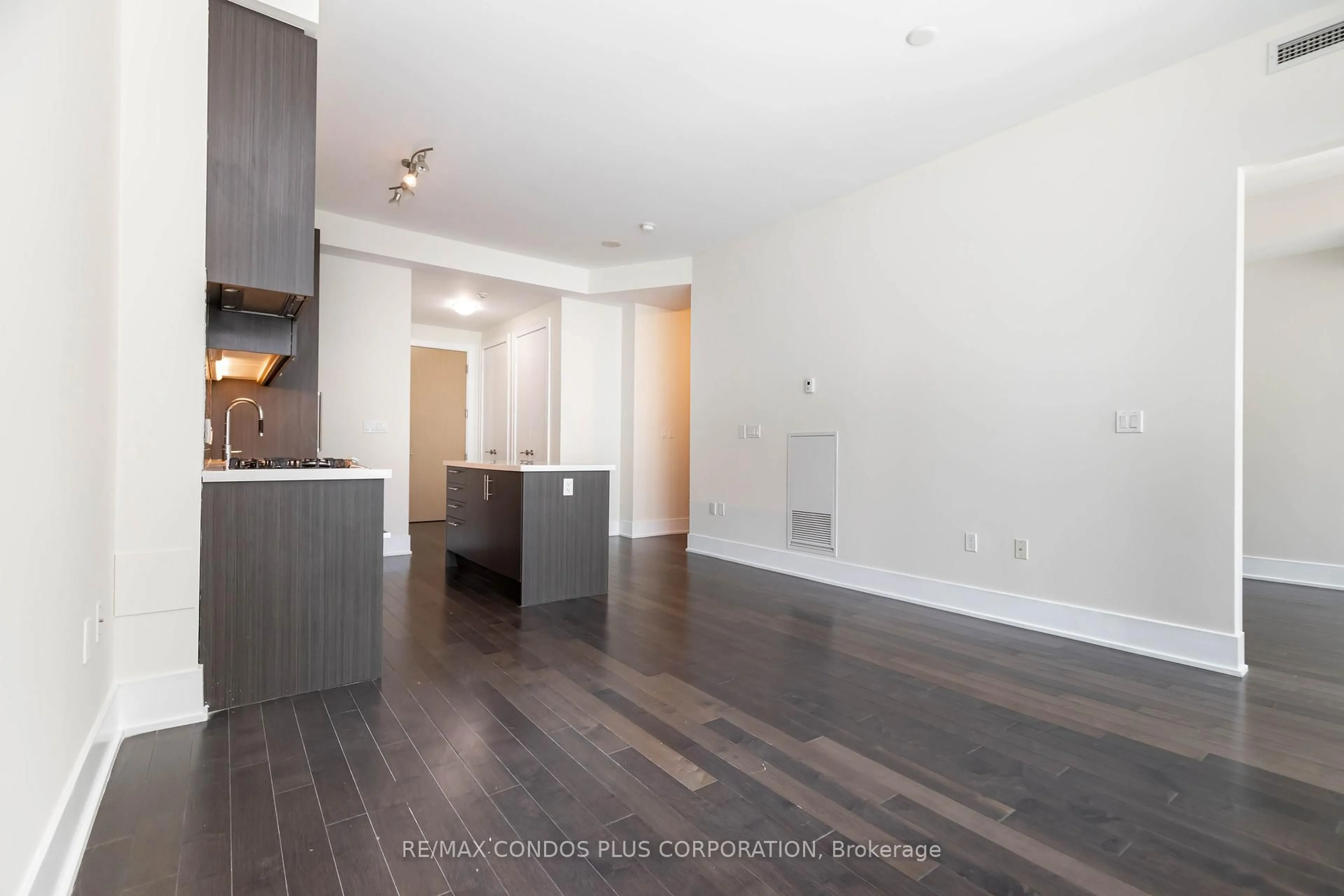 Unknown for 39 Queens Quay #533, Toronto Ontario M5E 0A5