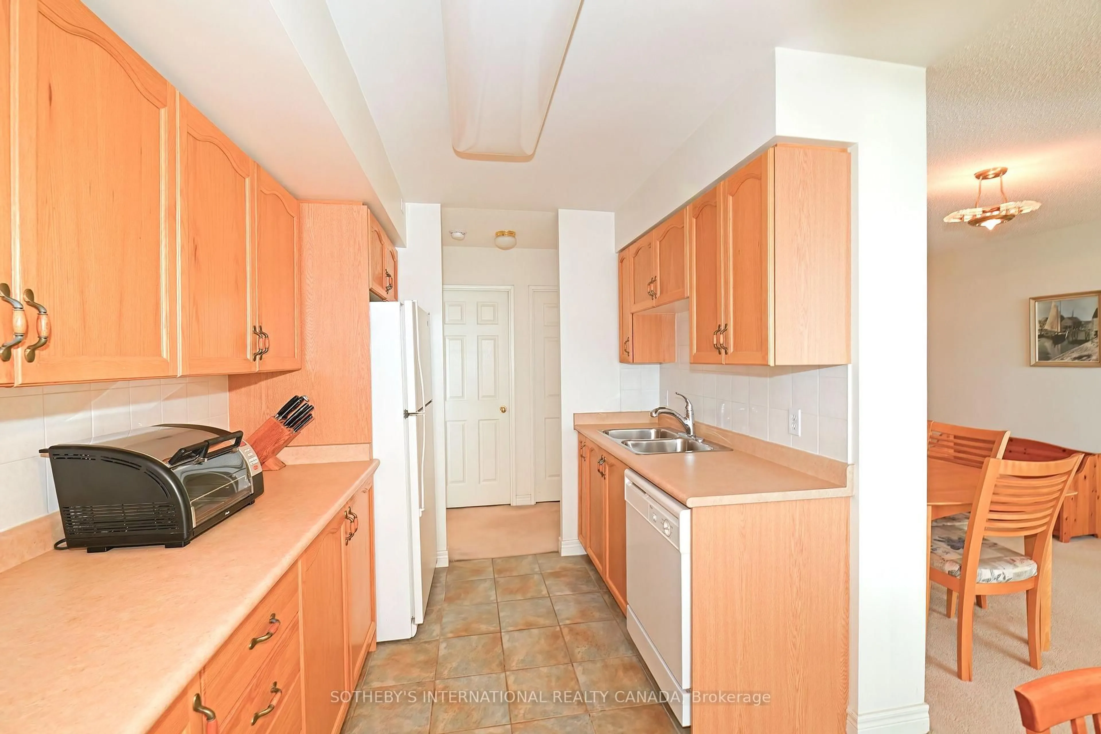 Standard kitchen, unknown for 35 Merton St #1605, Toronto Ontario M4S 3G4