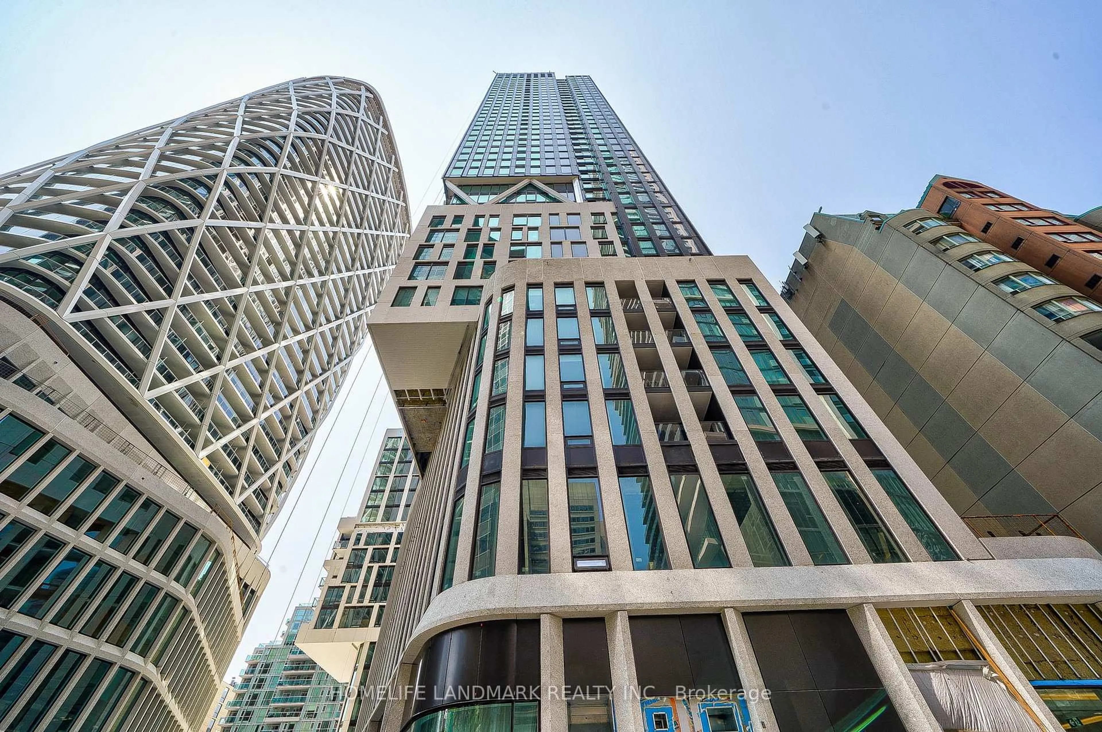 Indoor foyer for 238 Simcoe St #1908, Toronto Ontario M5T 0E2