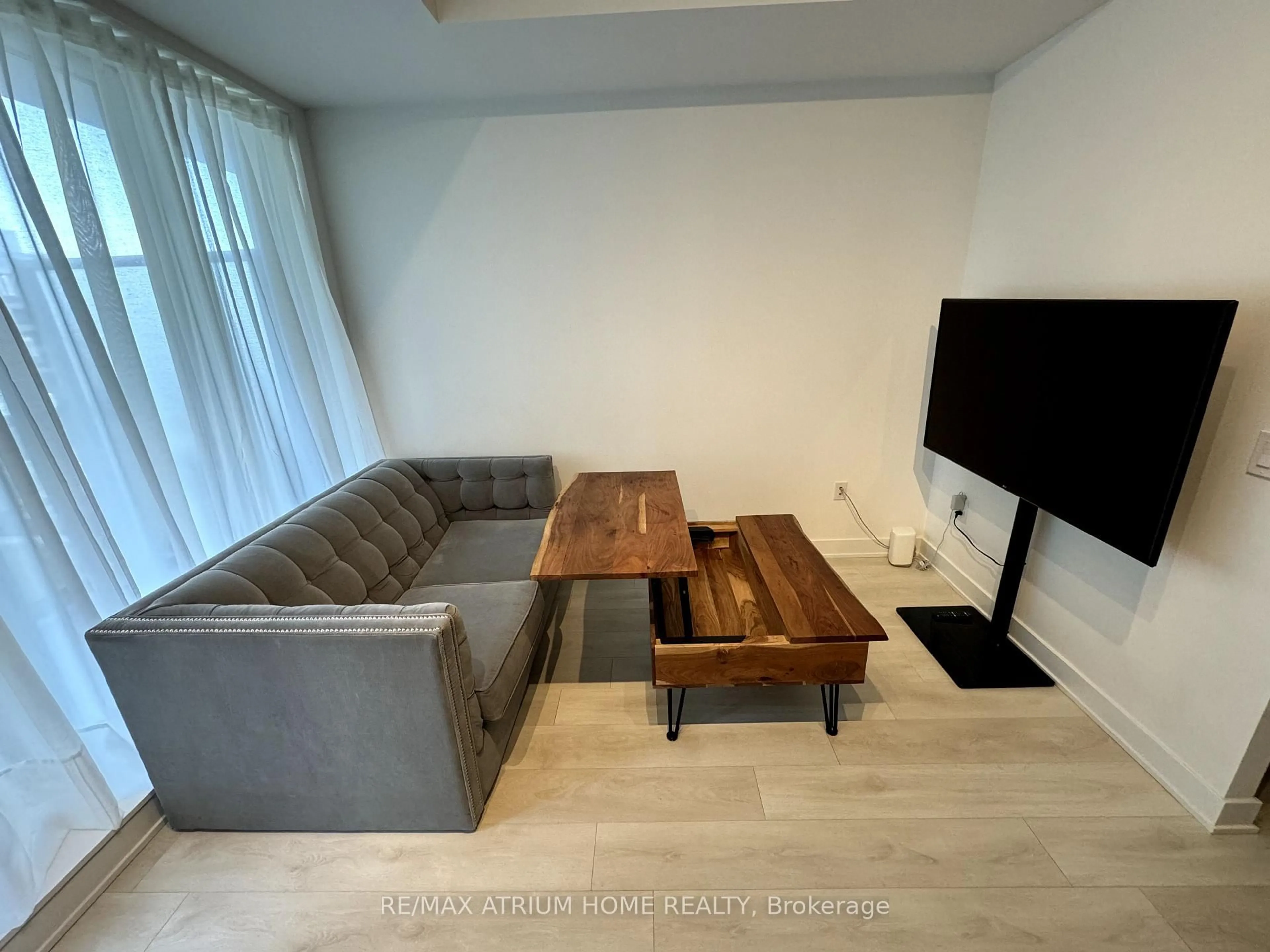 Living room with furniture, wood/laminate floor for 130 River St #606, Toronto Ontario M5A 0R8
