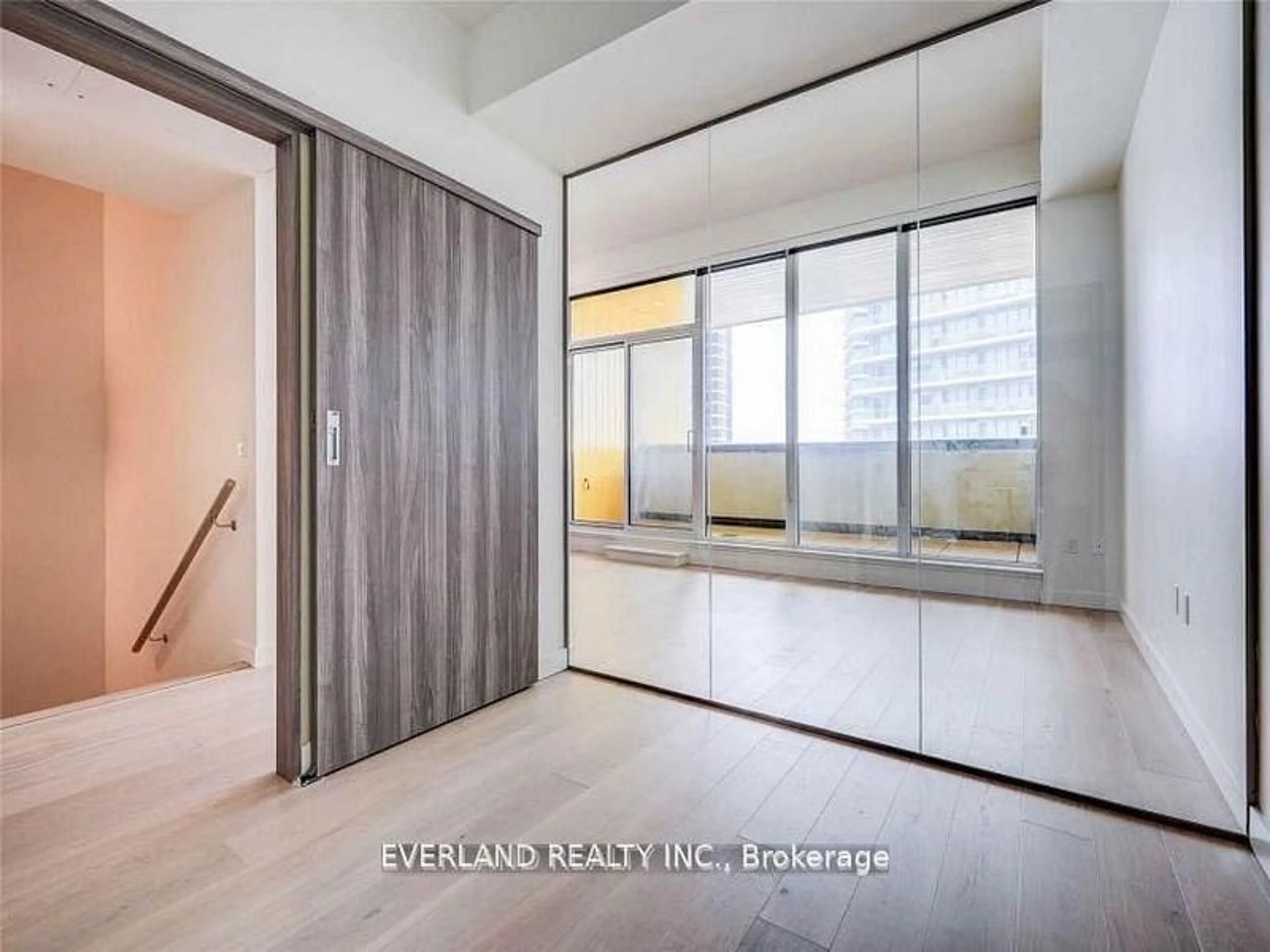 Indoor entryway for 95 Mcmahon Dr #TH509, Toronto Ontario M2K 0H2