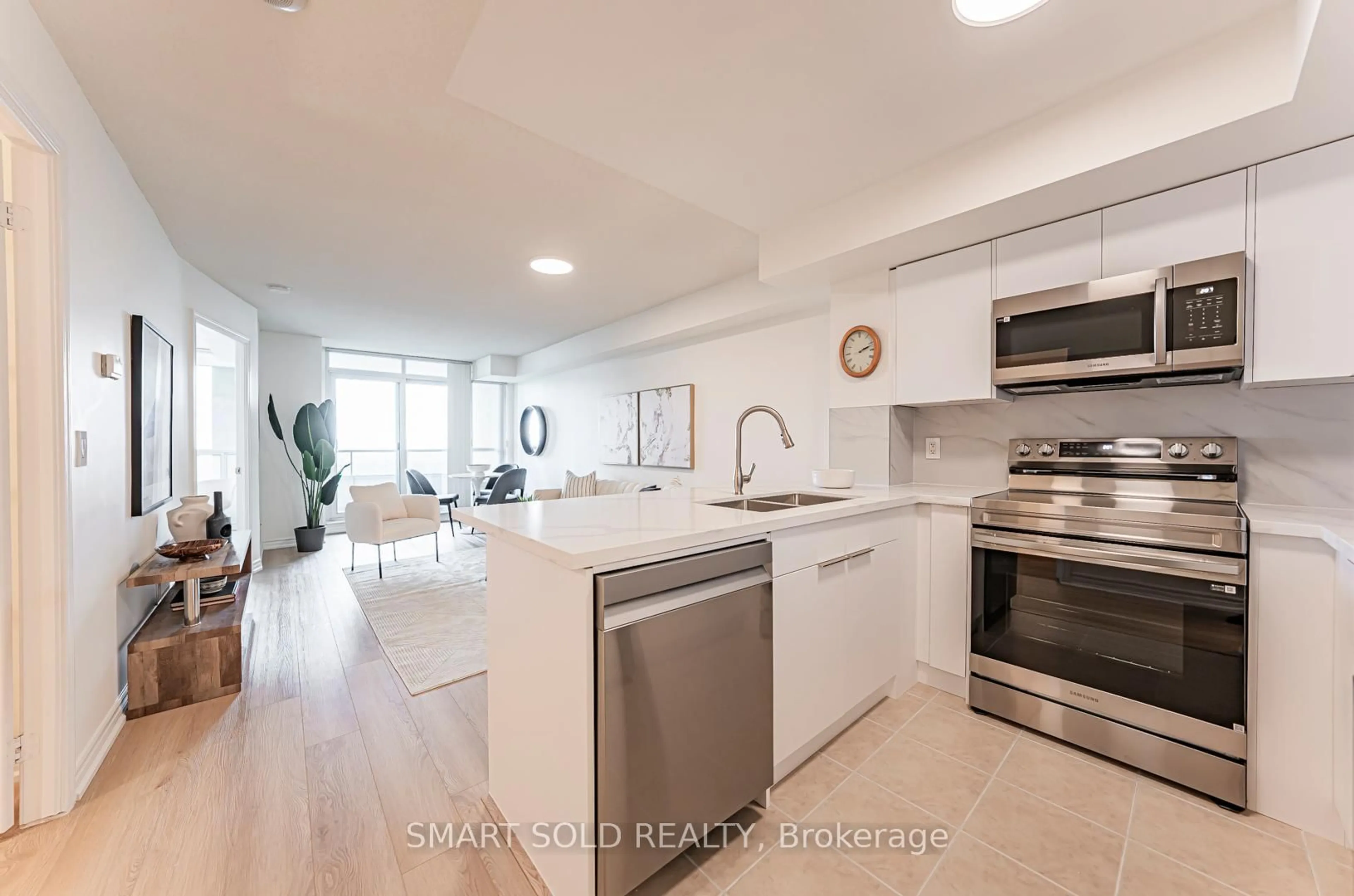 Open concept kitchen, ceramic/tile floor for 17 Barberry Pl #2009, Toronto Ontario M2K 3E2