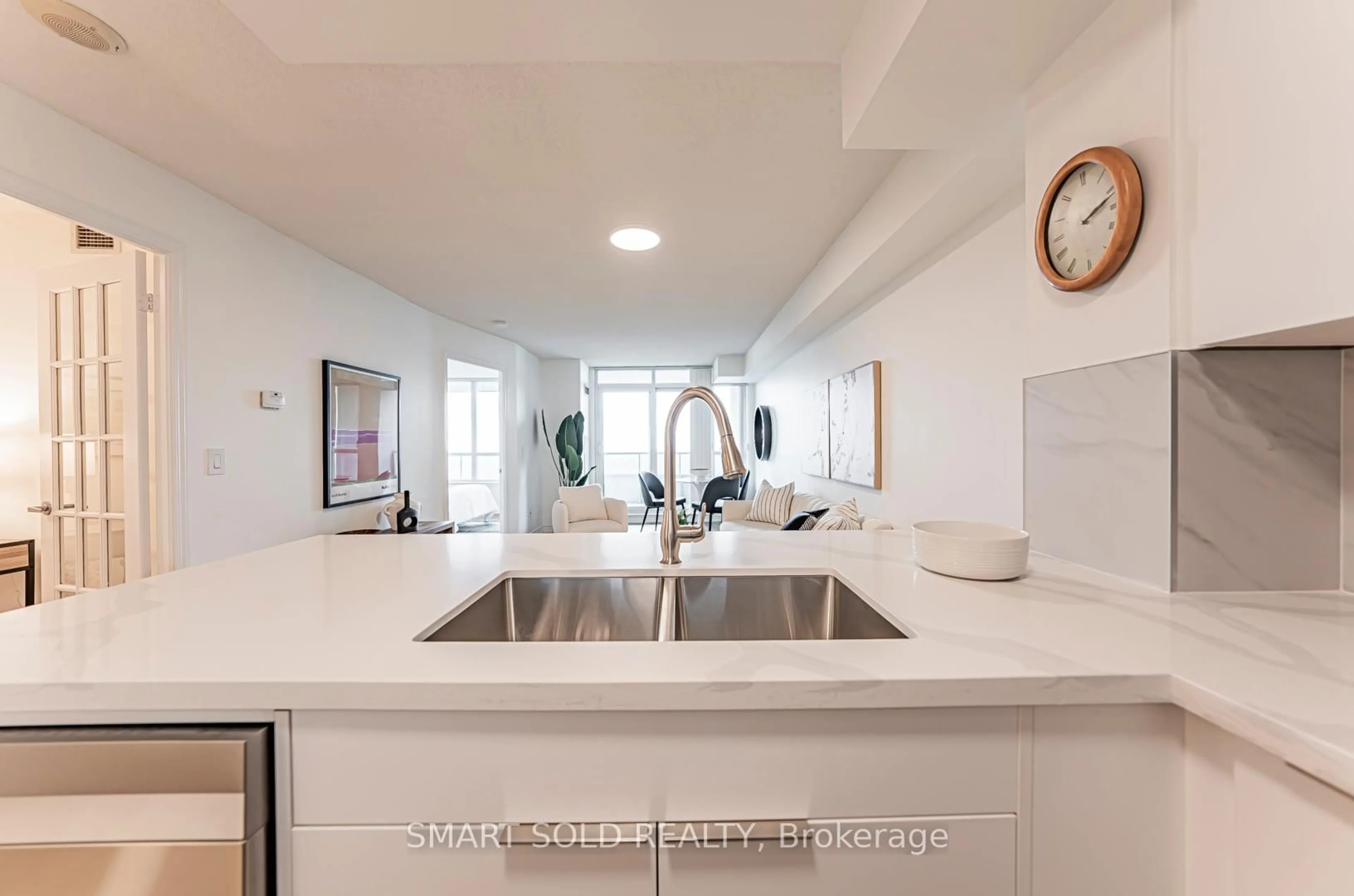 Open concept kitchen, ceramic/tile floor for 17 Barberry Pl #2009, Toronto Ontario M2K 3E2