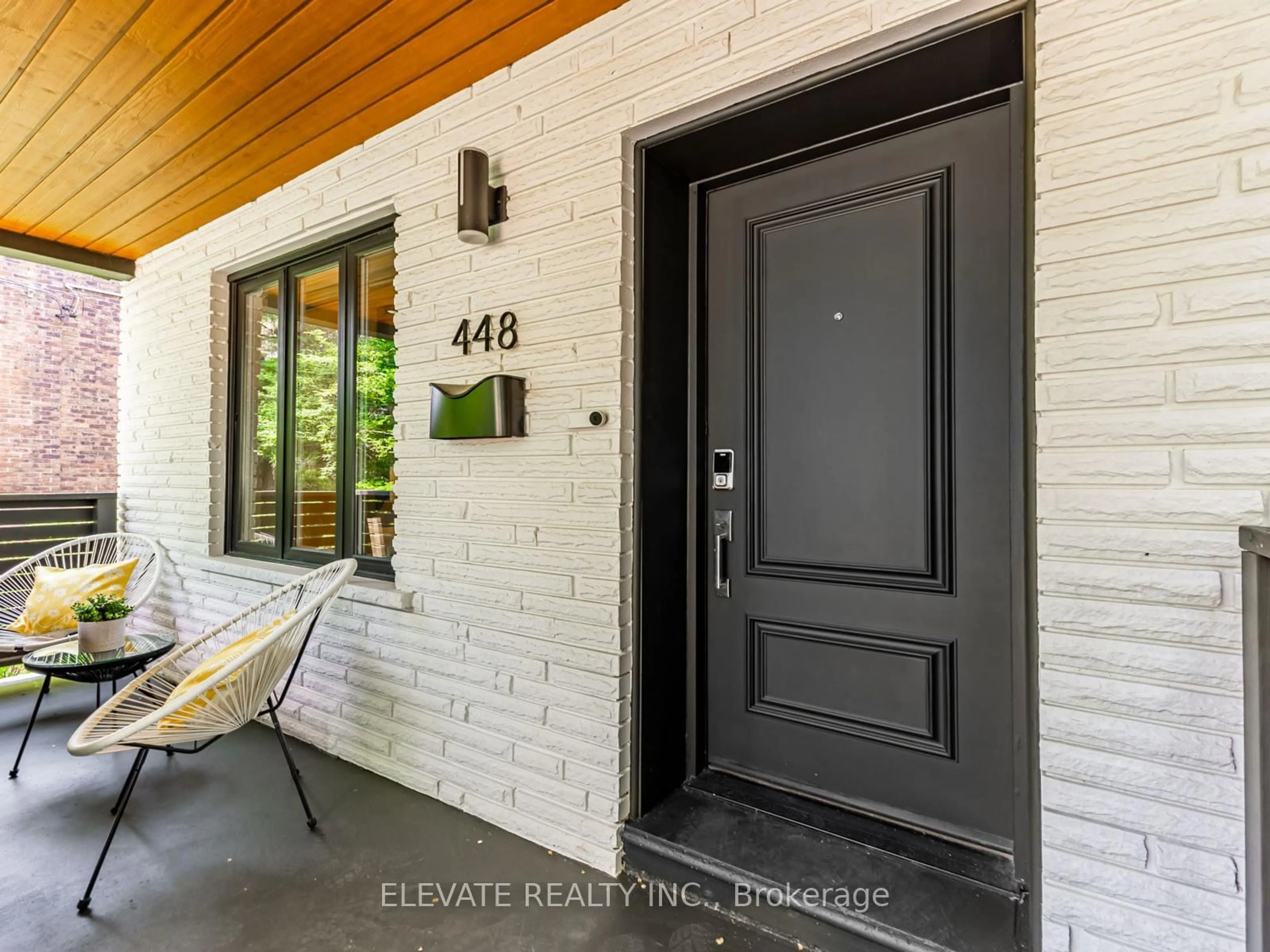 Indoor entryway for 448 Montrose Ave, Toronto Ontario M6G 3H1