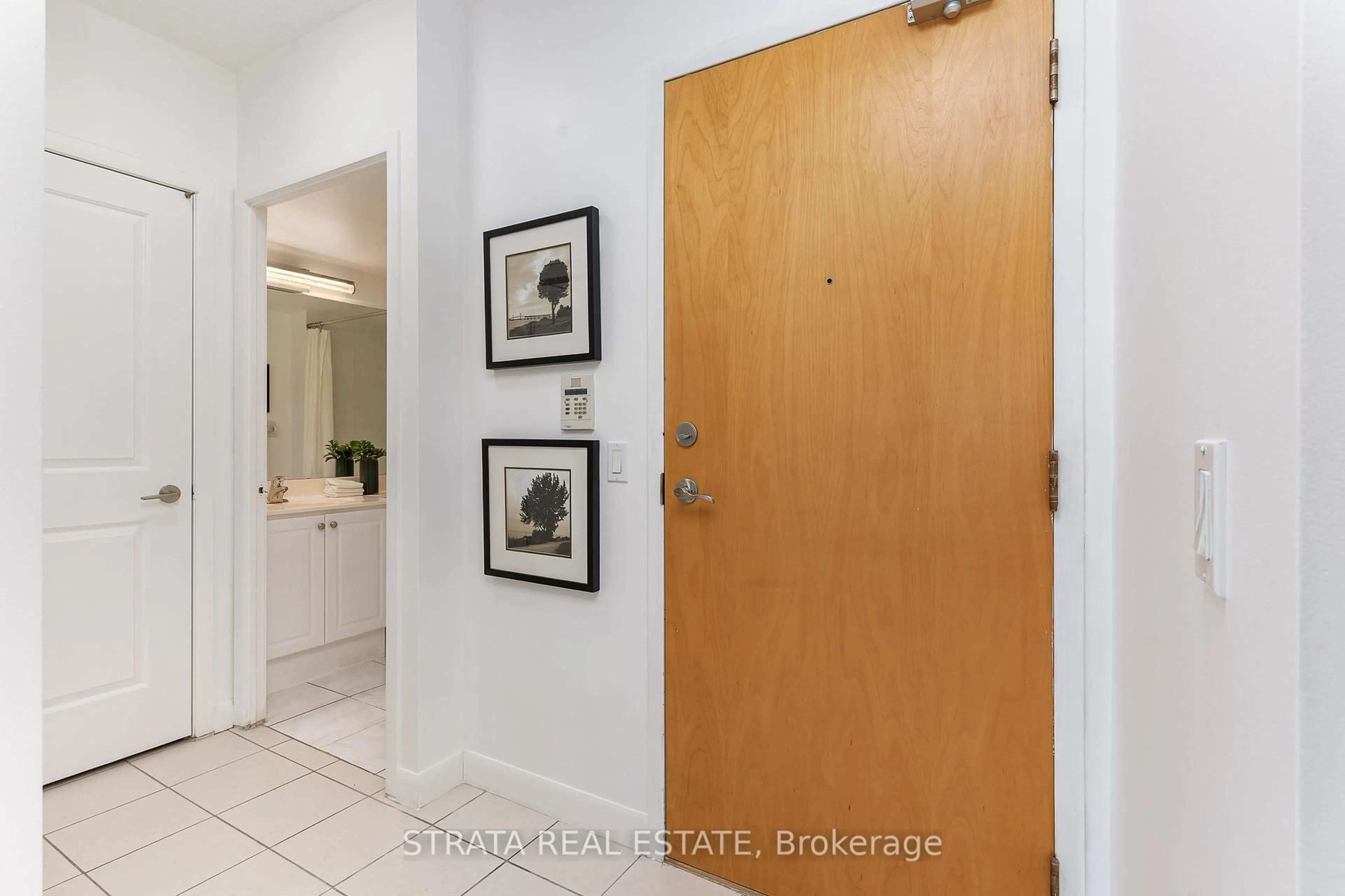 Indoor entryway for 4978 Yonge St #1503, Toronto Ontario M2N 7G8