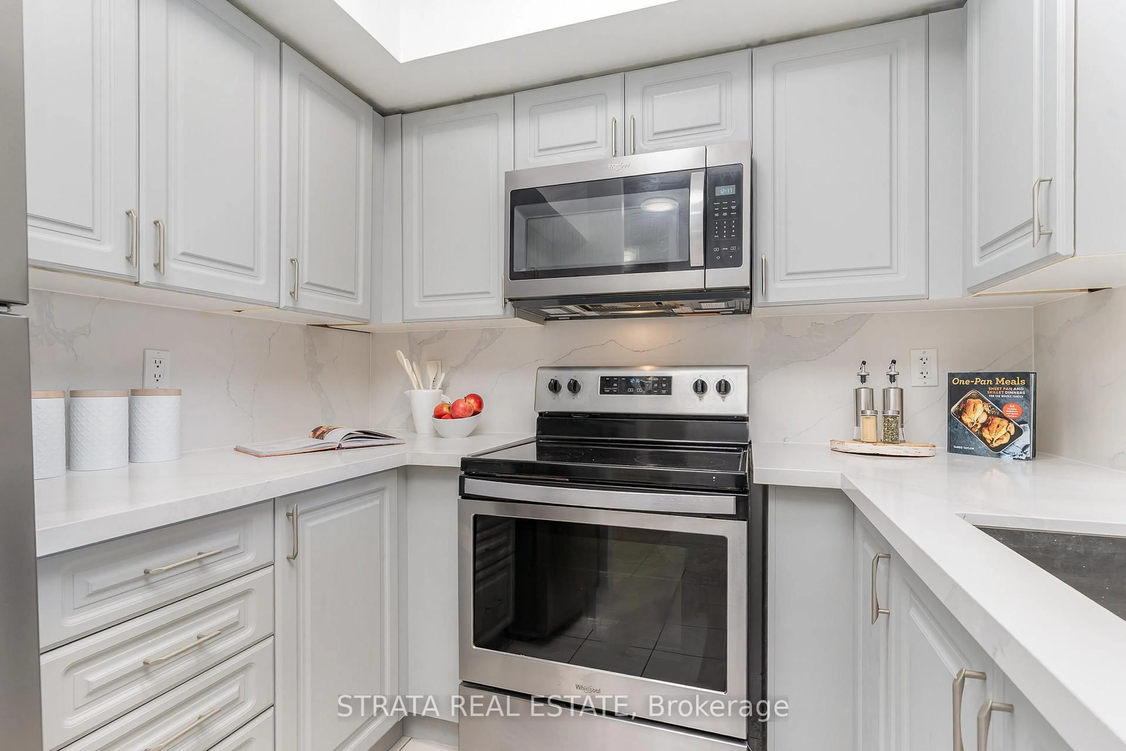 Standard kitchen, ceramic/tile floor for 4978 Yonge St #1503, Toronto Ontario M2N 7G8