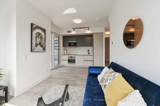 Additional image 18 of 108 Peter St Unit 825