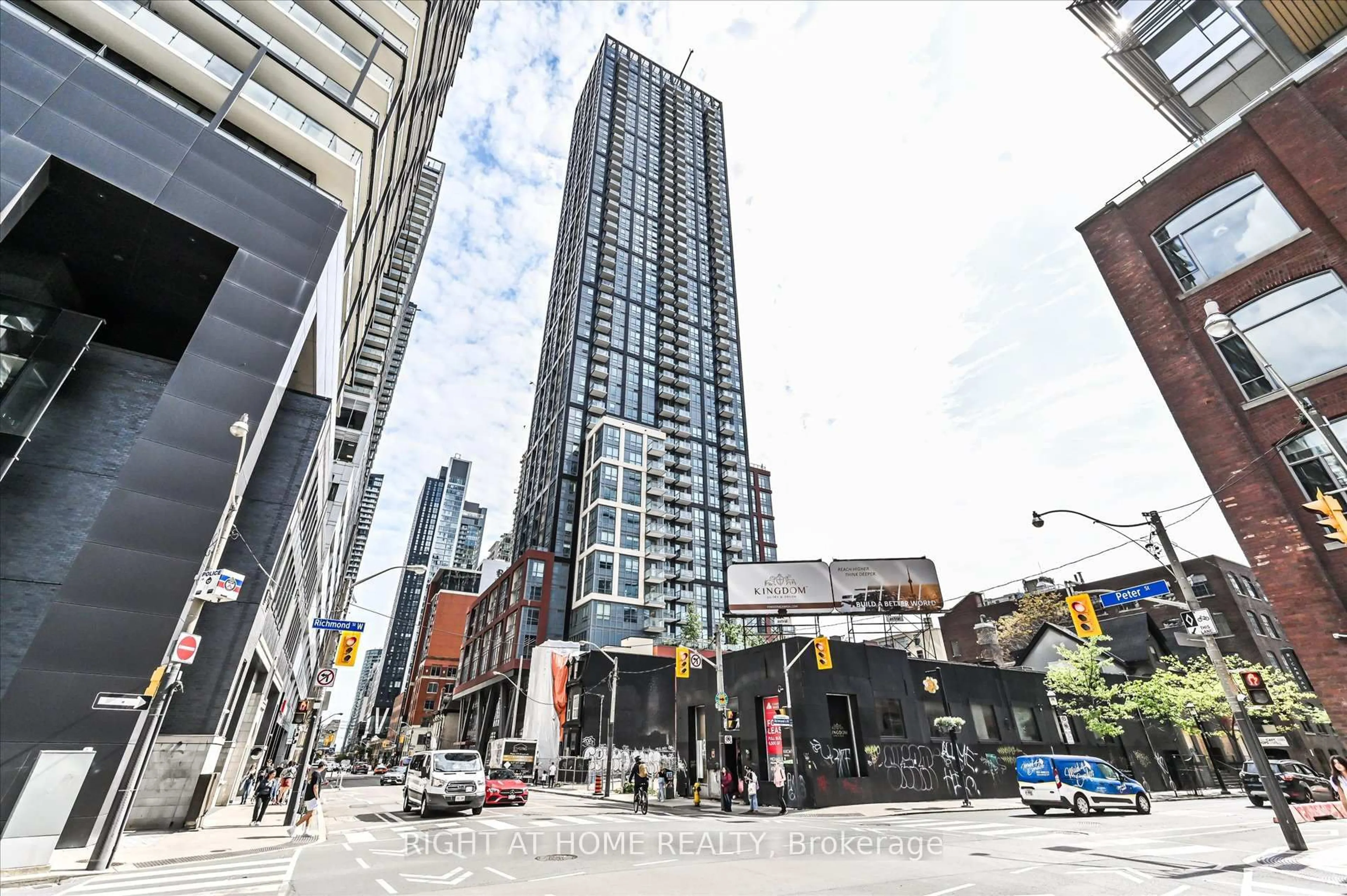Unknown for 108 Peter St #825, Toronto Ontario M5V 0W2