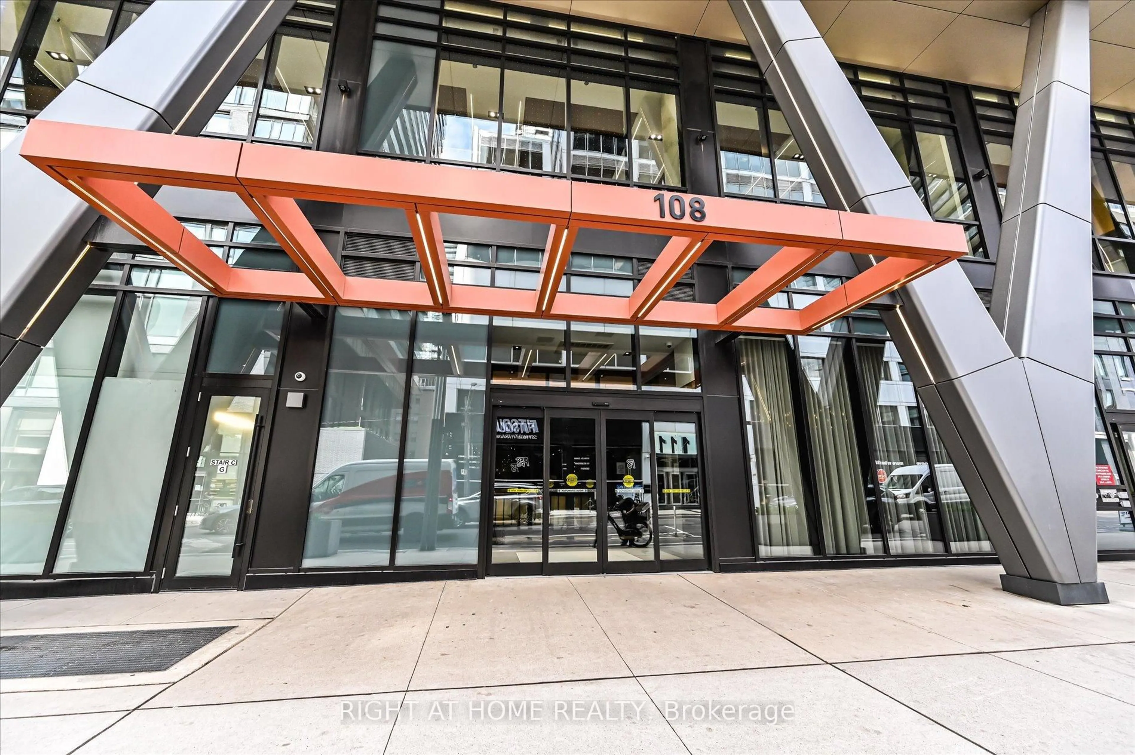Indoor foyer for 108 Peter St #825, Toronto Ontario M5V 0W2