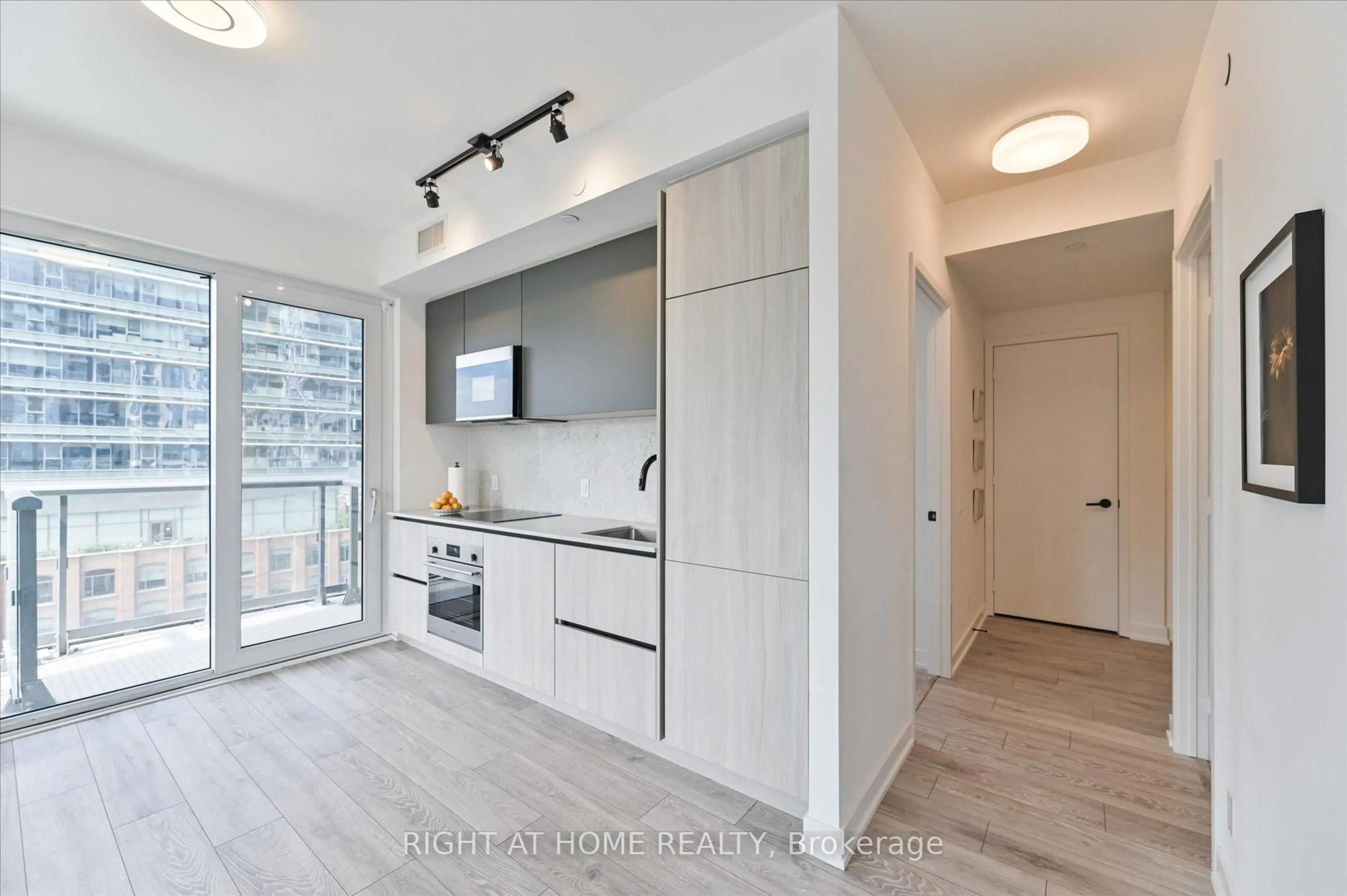 Open concept kitchen, unknown for 108 Peter St #825, Toronto Ontario M5V 0W2