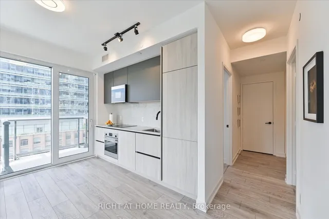 Additional image 25 of 108 Peter St Unit 825