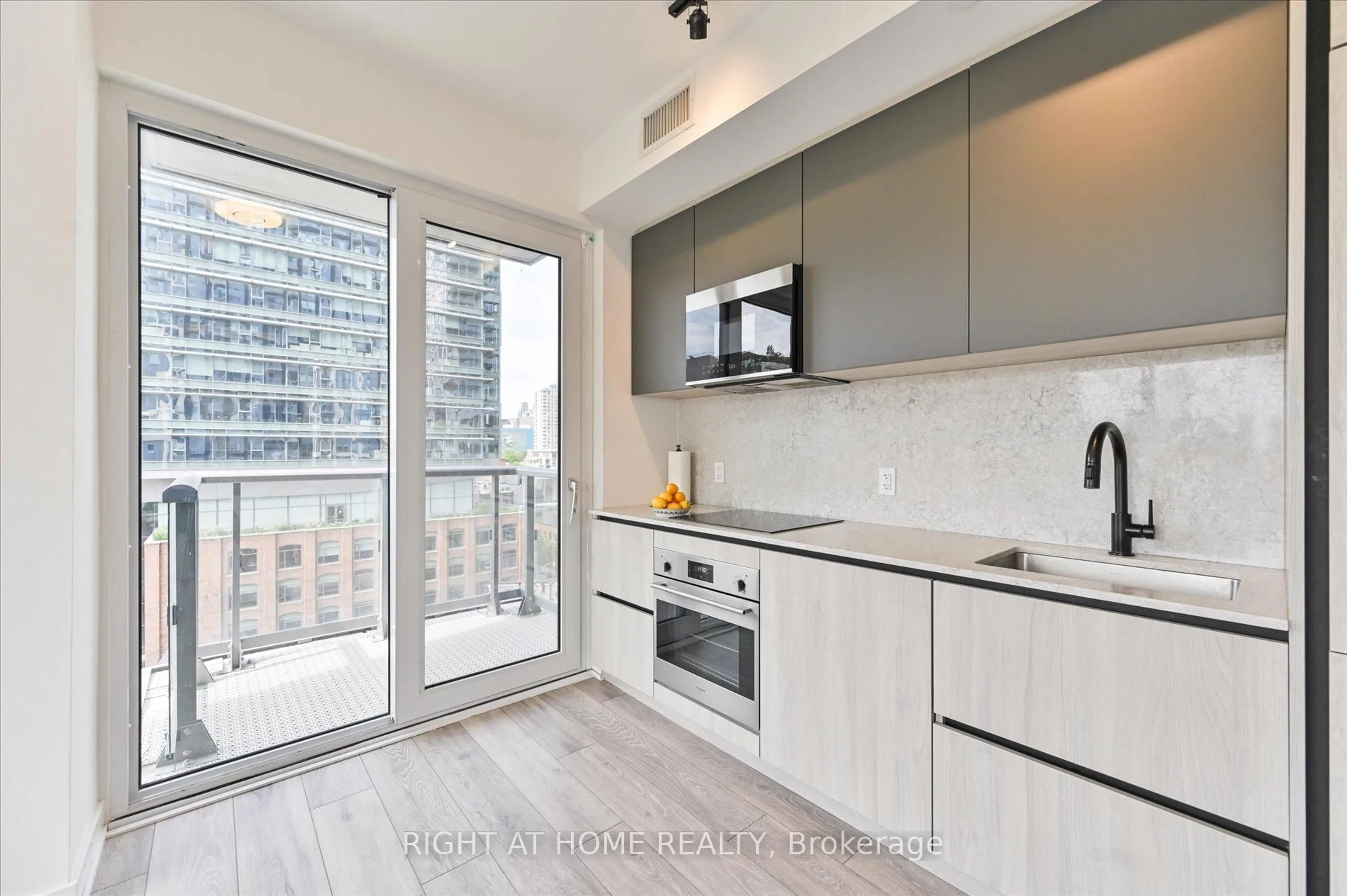 Standard kitchen, unknown for 108 Peter St #825, Toronto Ontario M5V 0W2